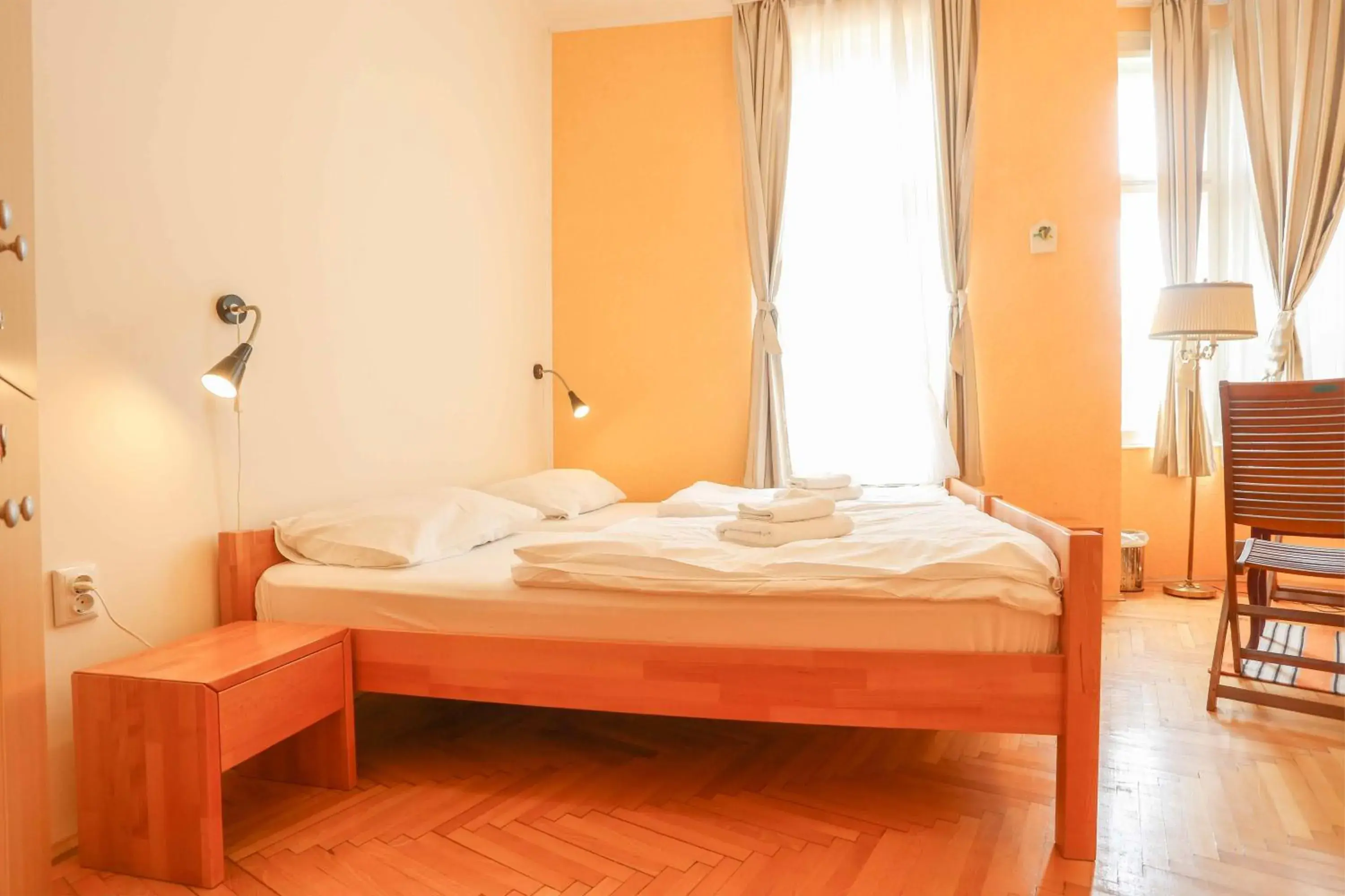 Double or Twin Room with City View and Private External Bathroom in Pigeon Square Rooms Double or Twin Room with City View and Private External Bathroom in Pigeon Square Rooms