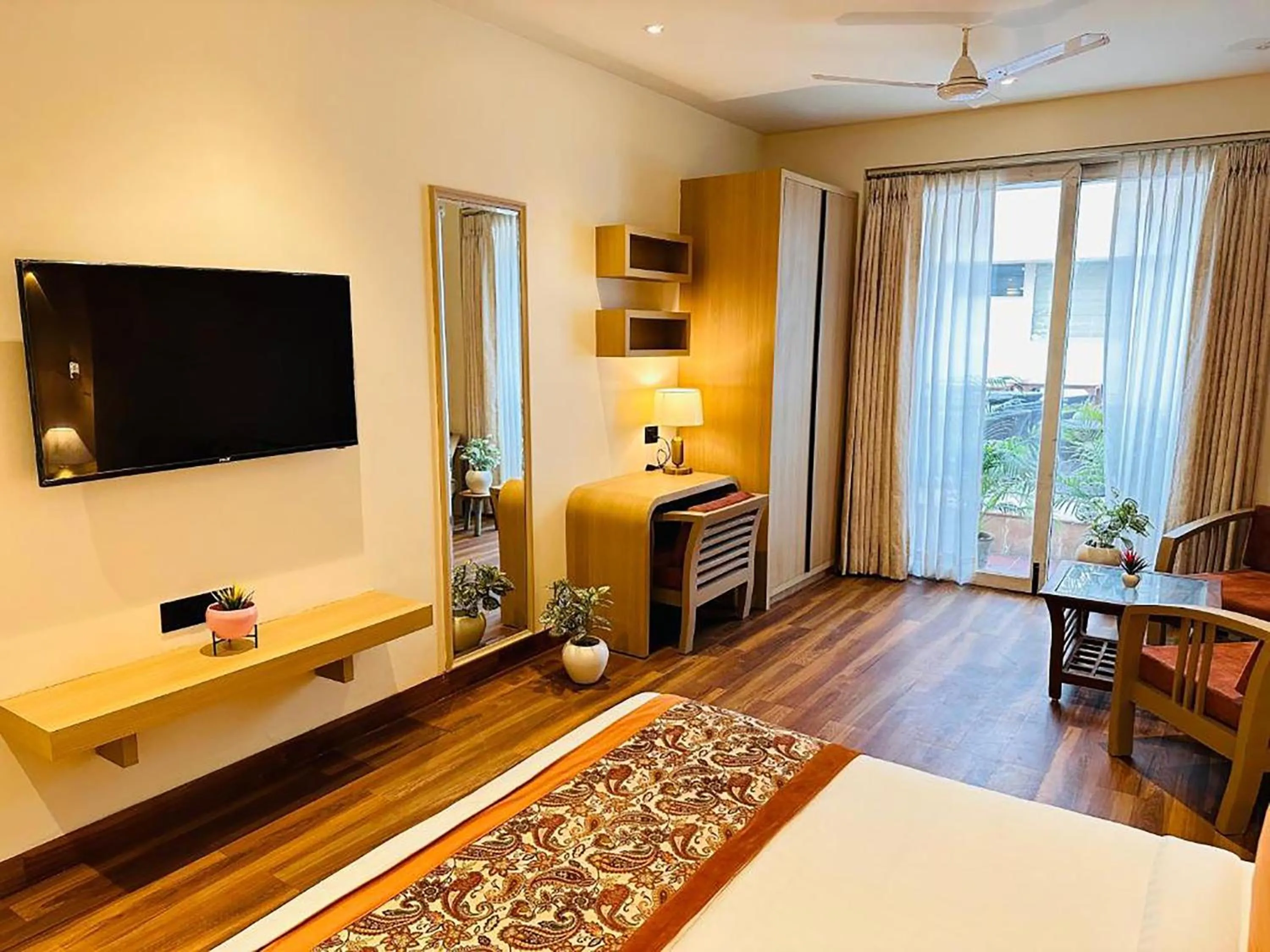 Communal lounge/ TV room in Hotel Punj E Tara Anand Vihar Vaishali Ghaziabad