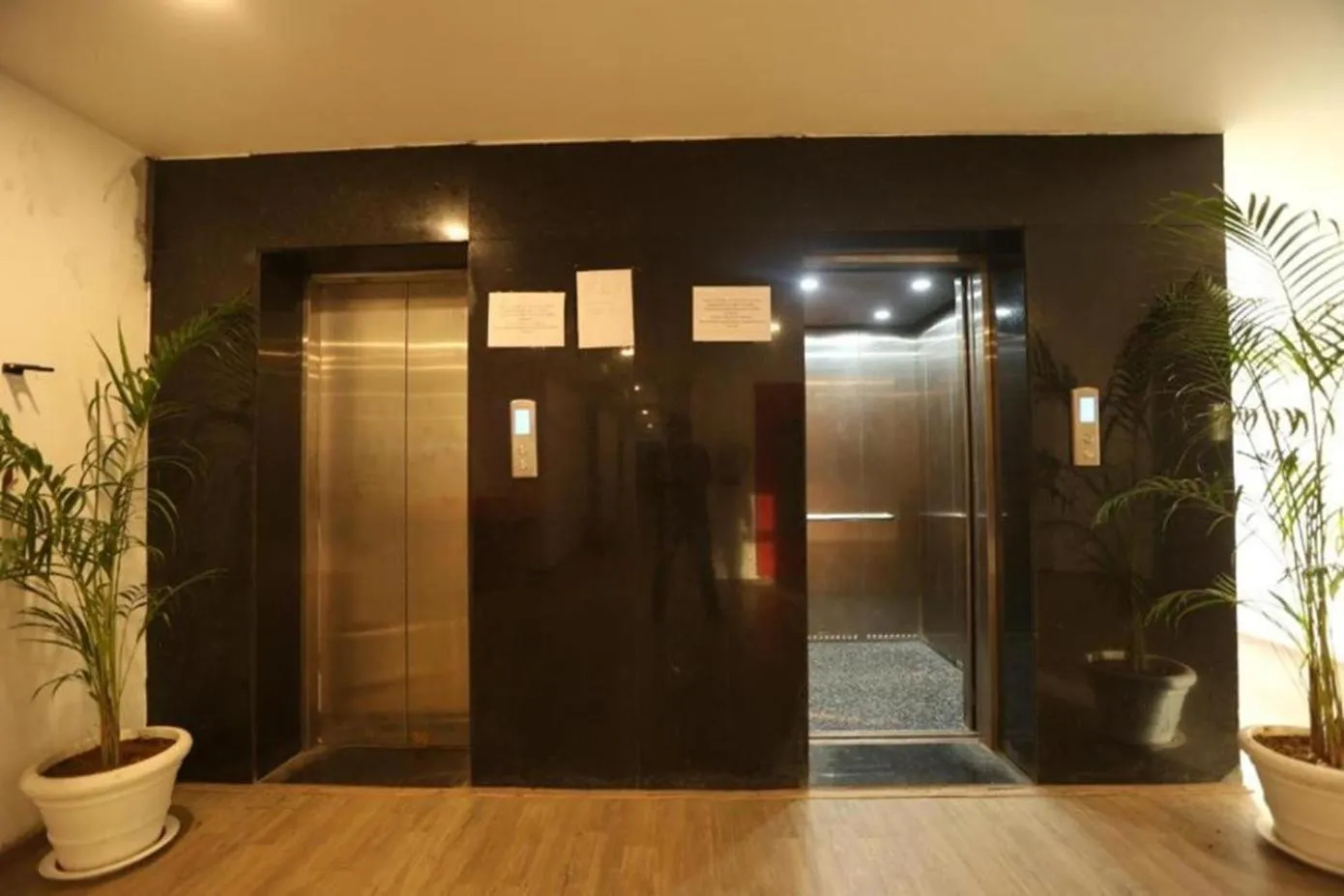 elevator in The Roseman Hotel & Suites