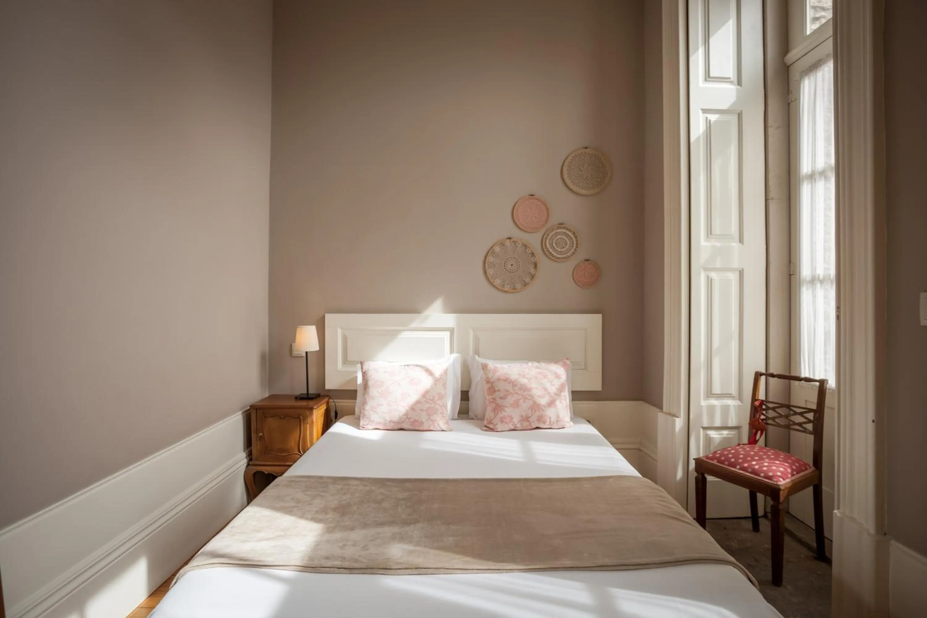 Photo of the whole room, Bed in Being Porto Hostel