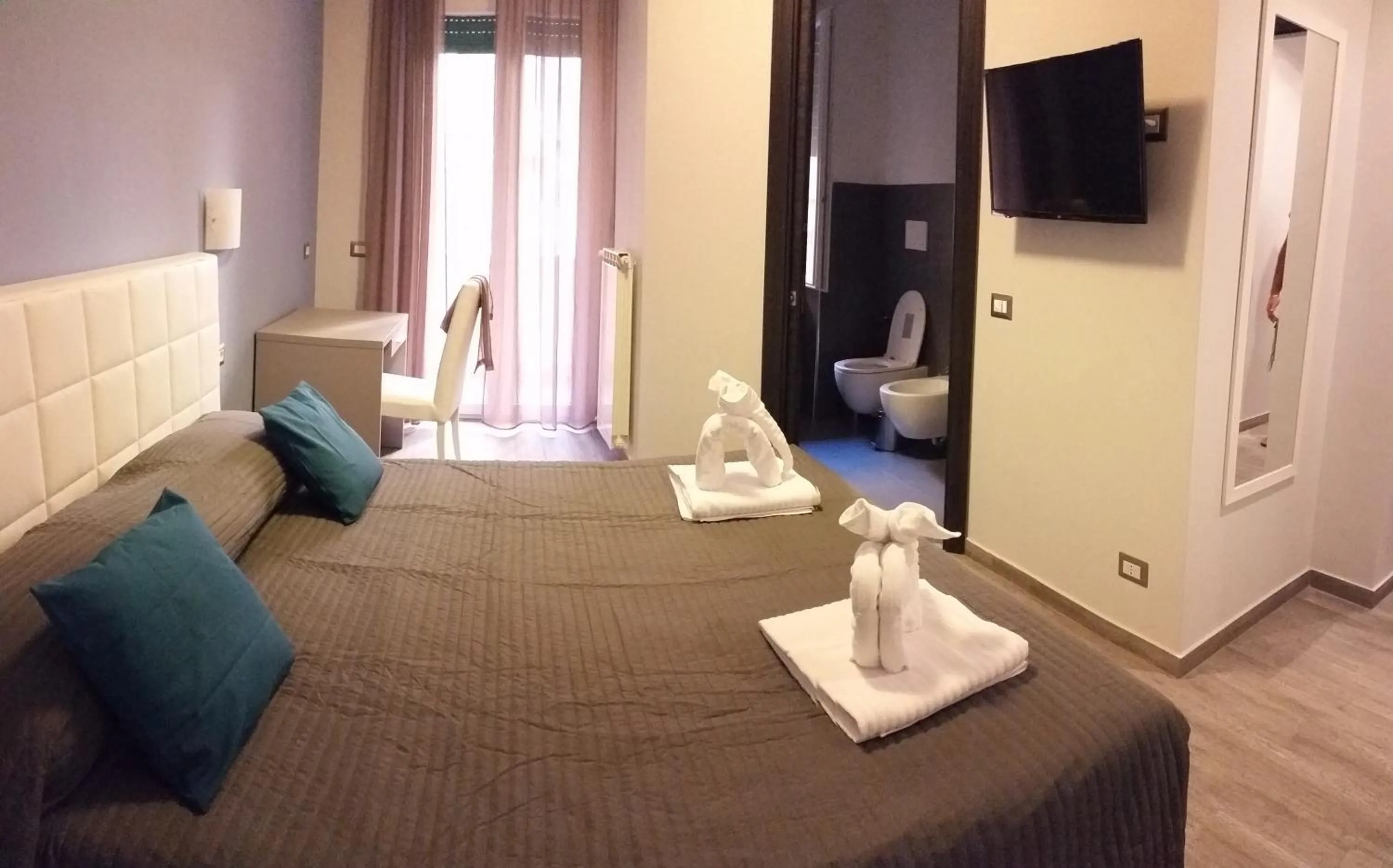 Bathroom, TV/Entertainment Center in Pianeta Roma