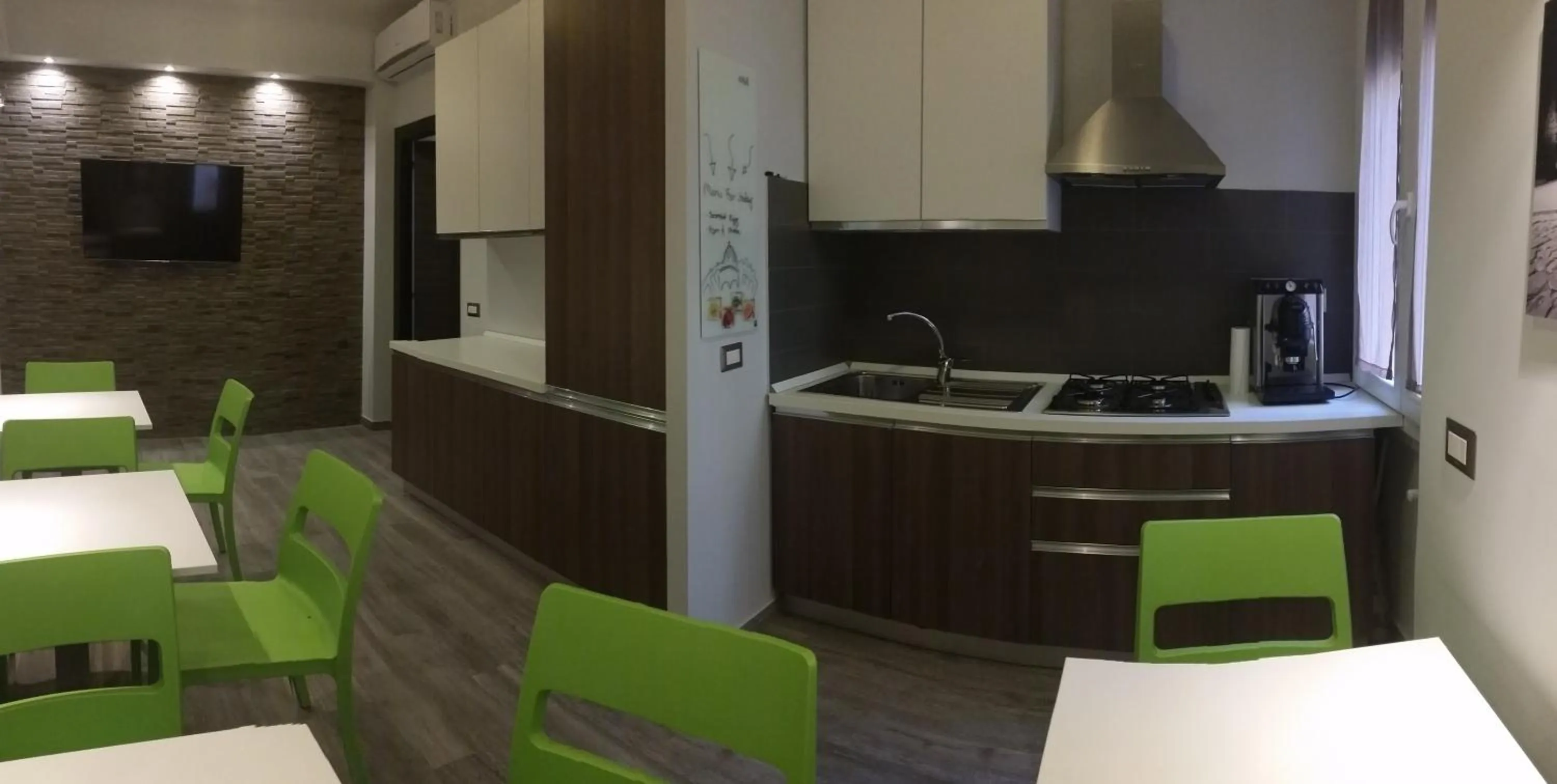 Communal lounge/ TV room, Kitchen/Kitchenette in Pianeta Roma