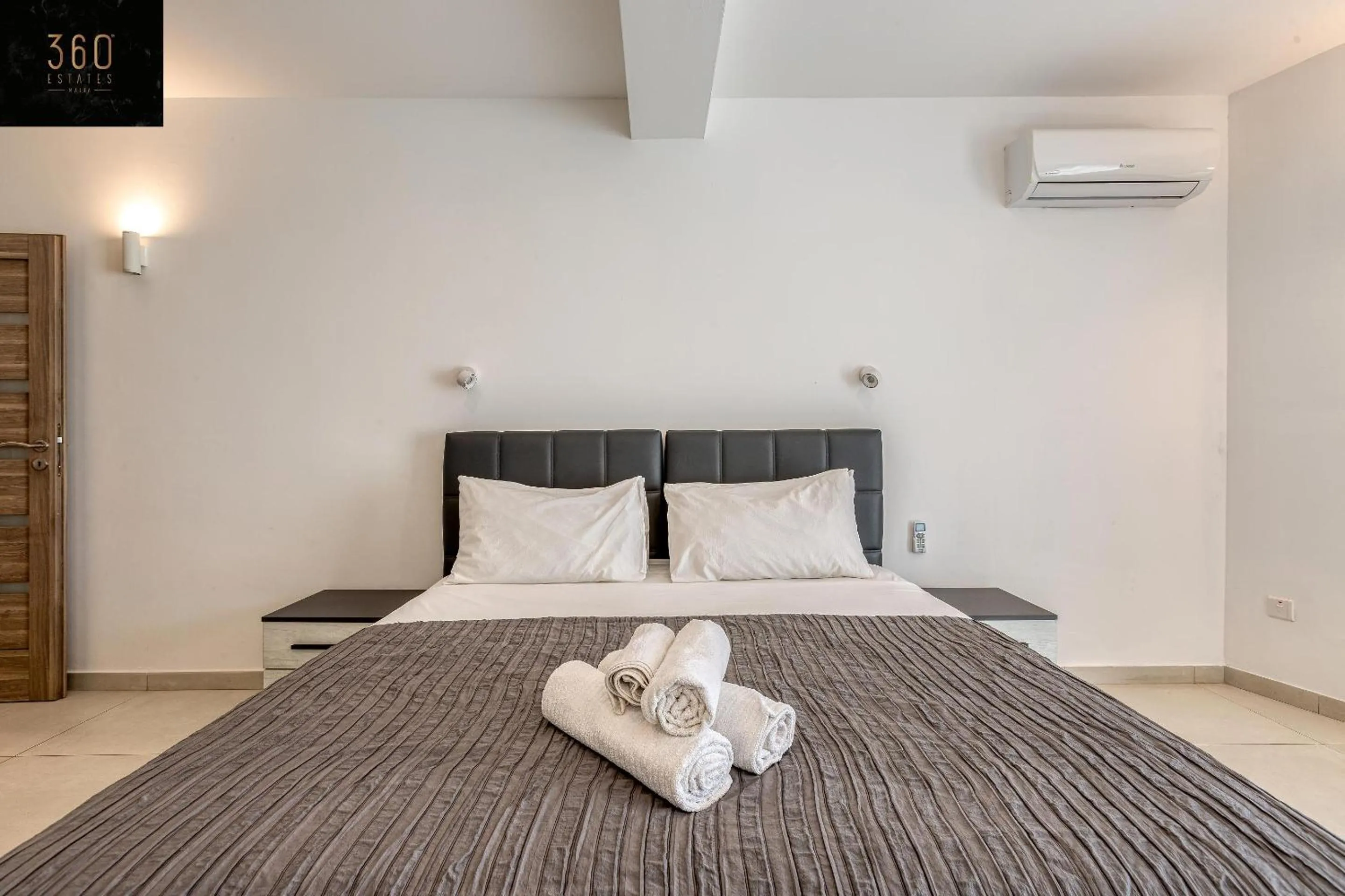 Bed in Stunning 2BR penthouse with harbour view & BBQ by 360 Estates