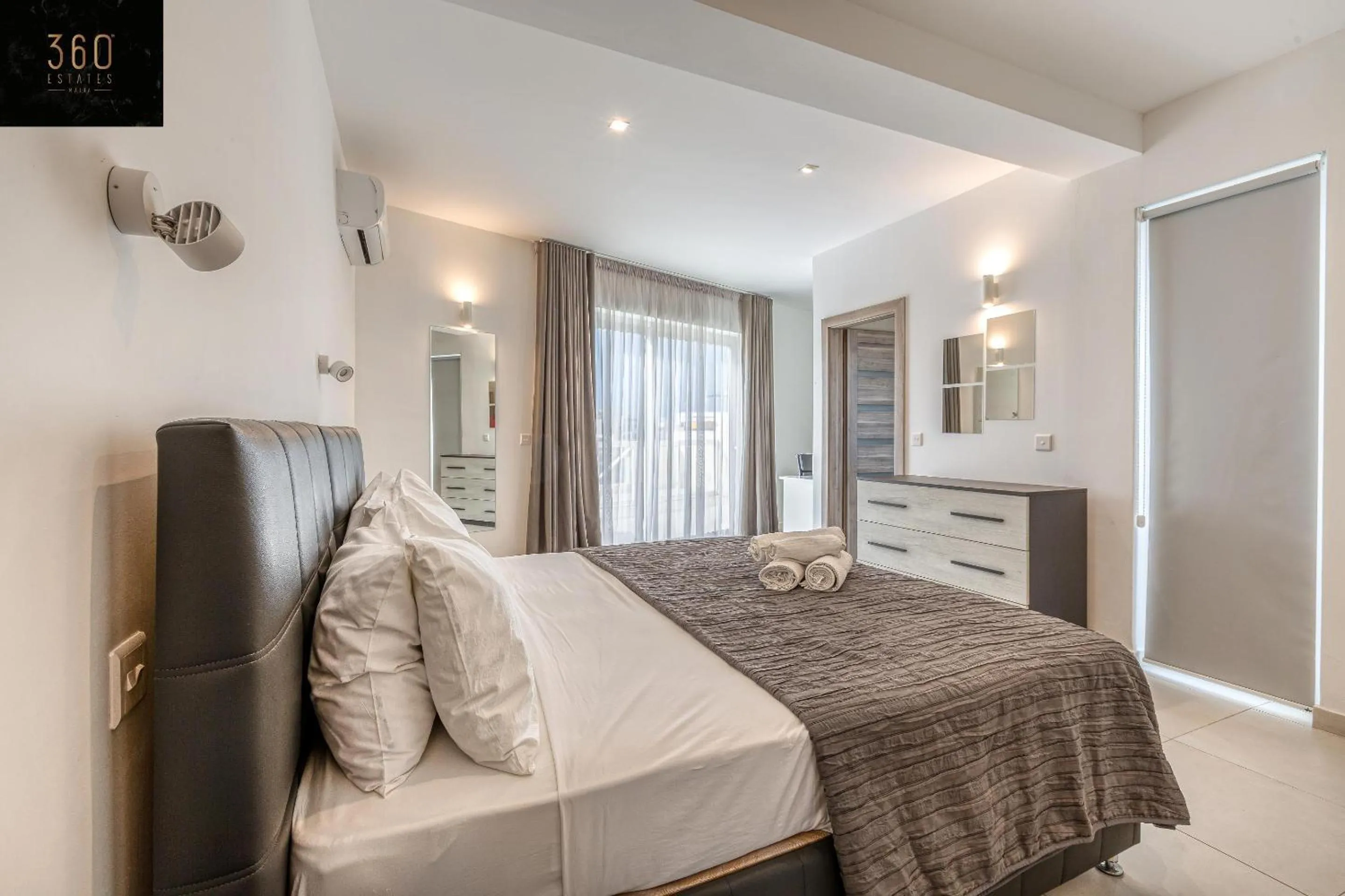 Bed in Stunning 2BR penthouse with harbour view & BBQ by 360 Estates