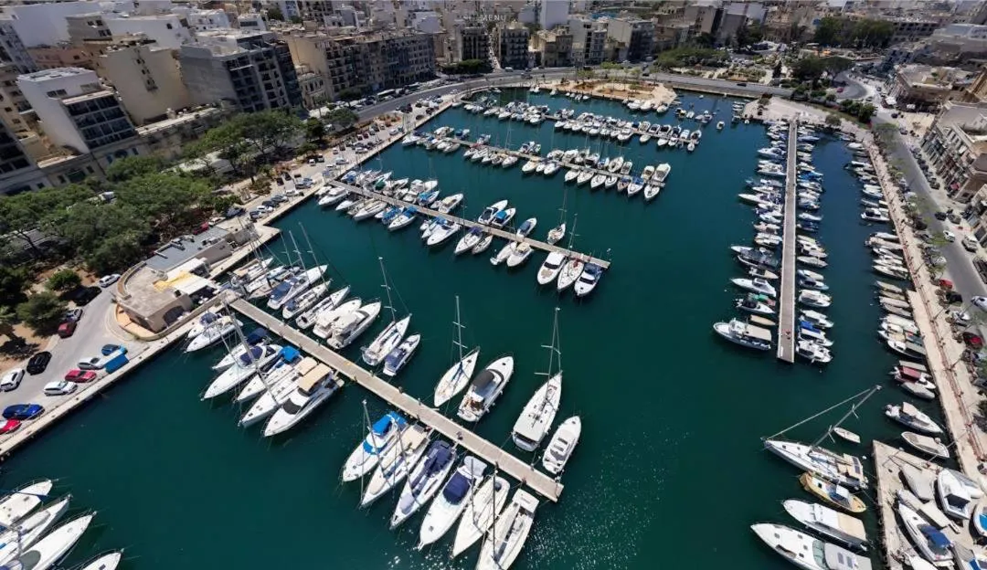 Property building in Stunning 2BR penthouse with harbour view & BBQ by 360 Estates