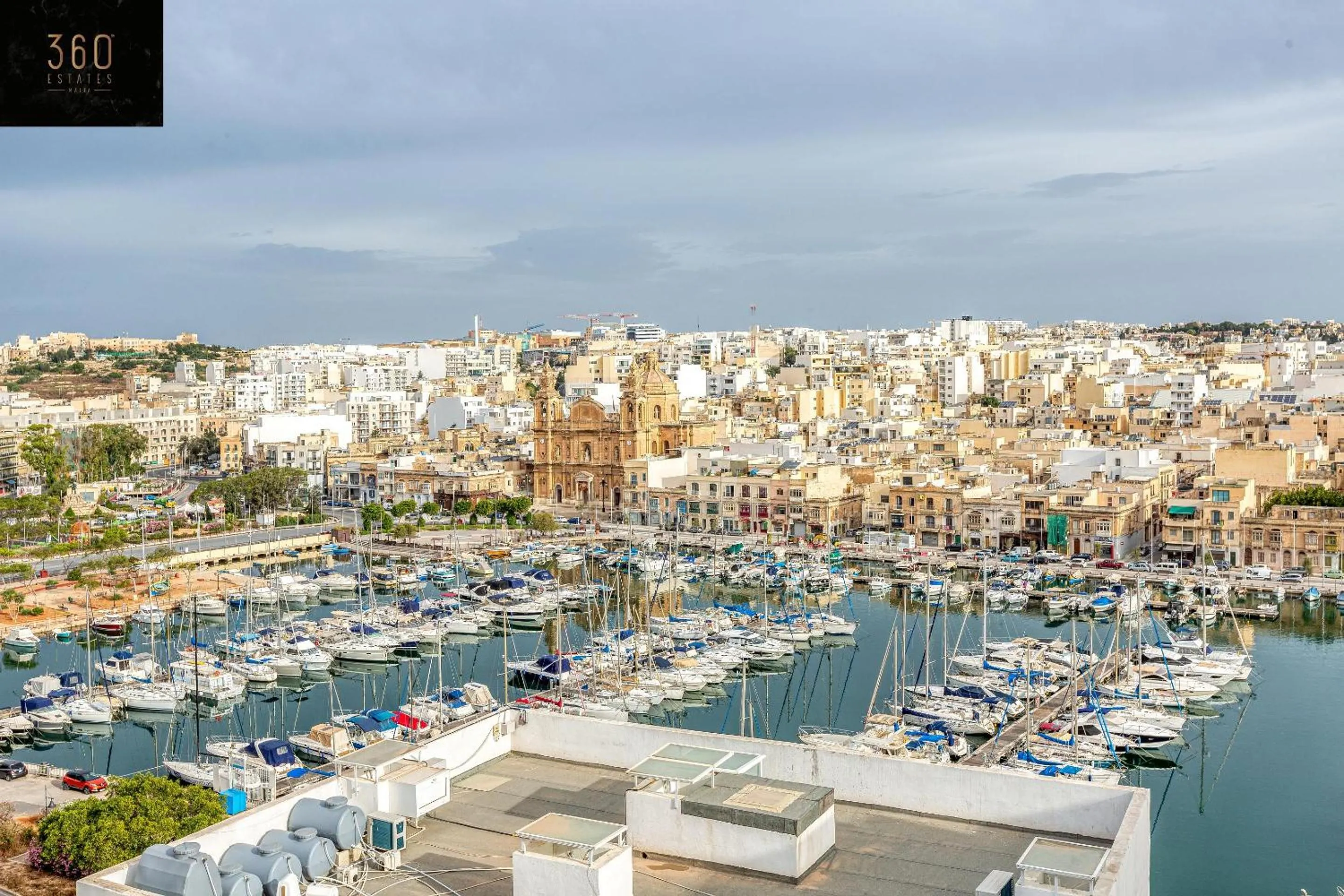 Property building in Stunning 2BR penthouse with harbour view & BBQ by 360 Estates
