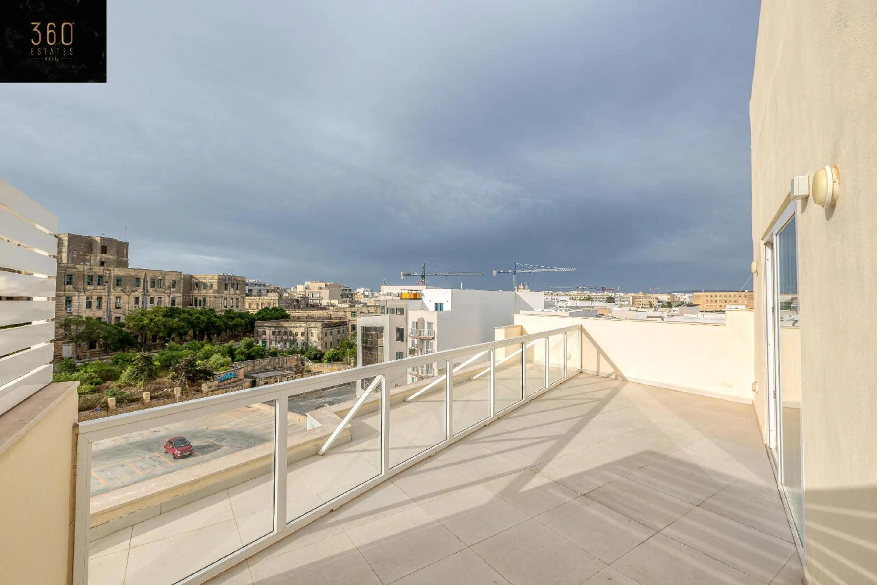 Day in Stunning 2BR penthouse with harbour view & BBQ by 360 Estates