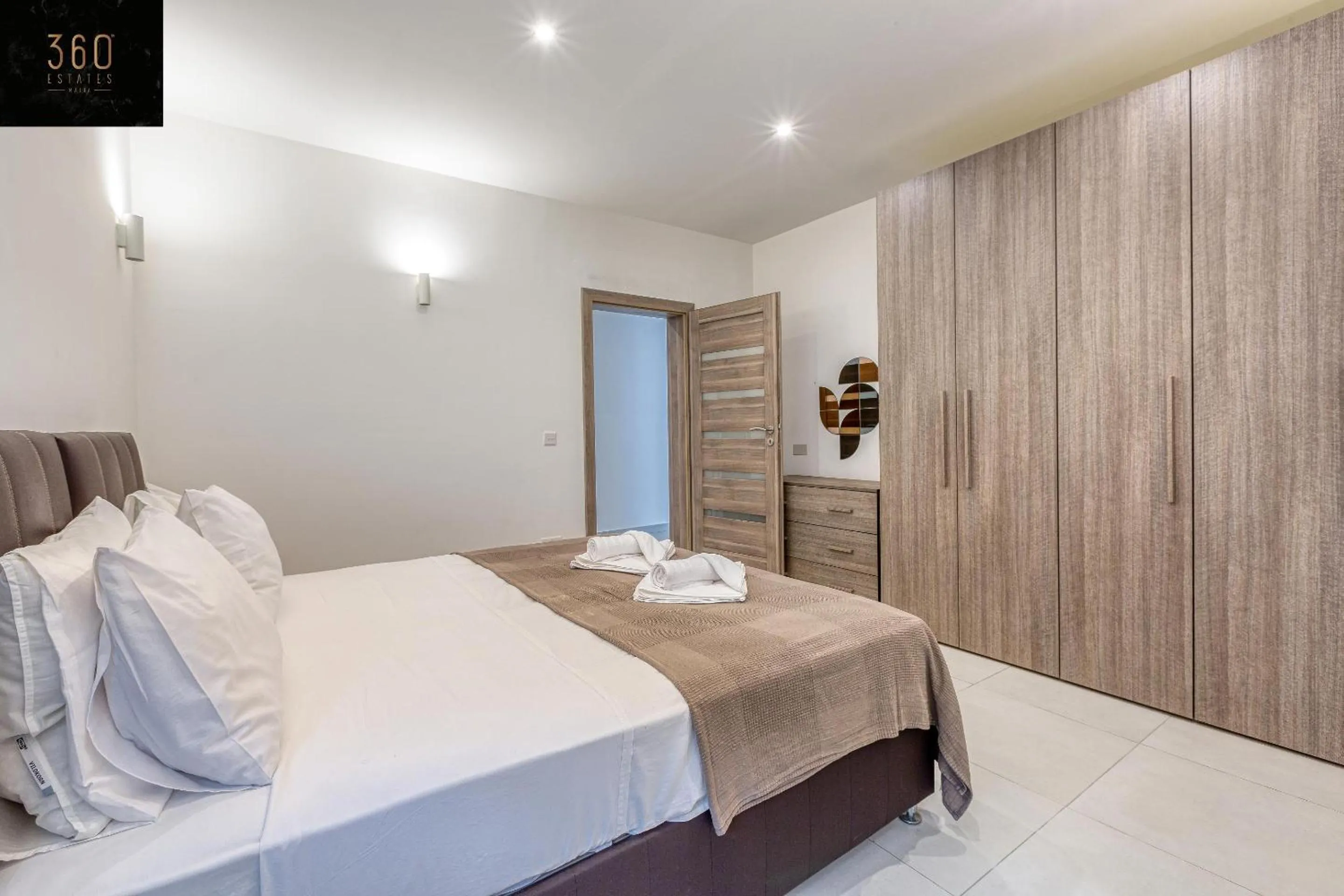 Bed in Stunning 2BR penthouse with harbour view & BBQ by 360 Estates