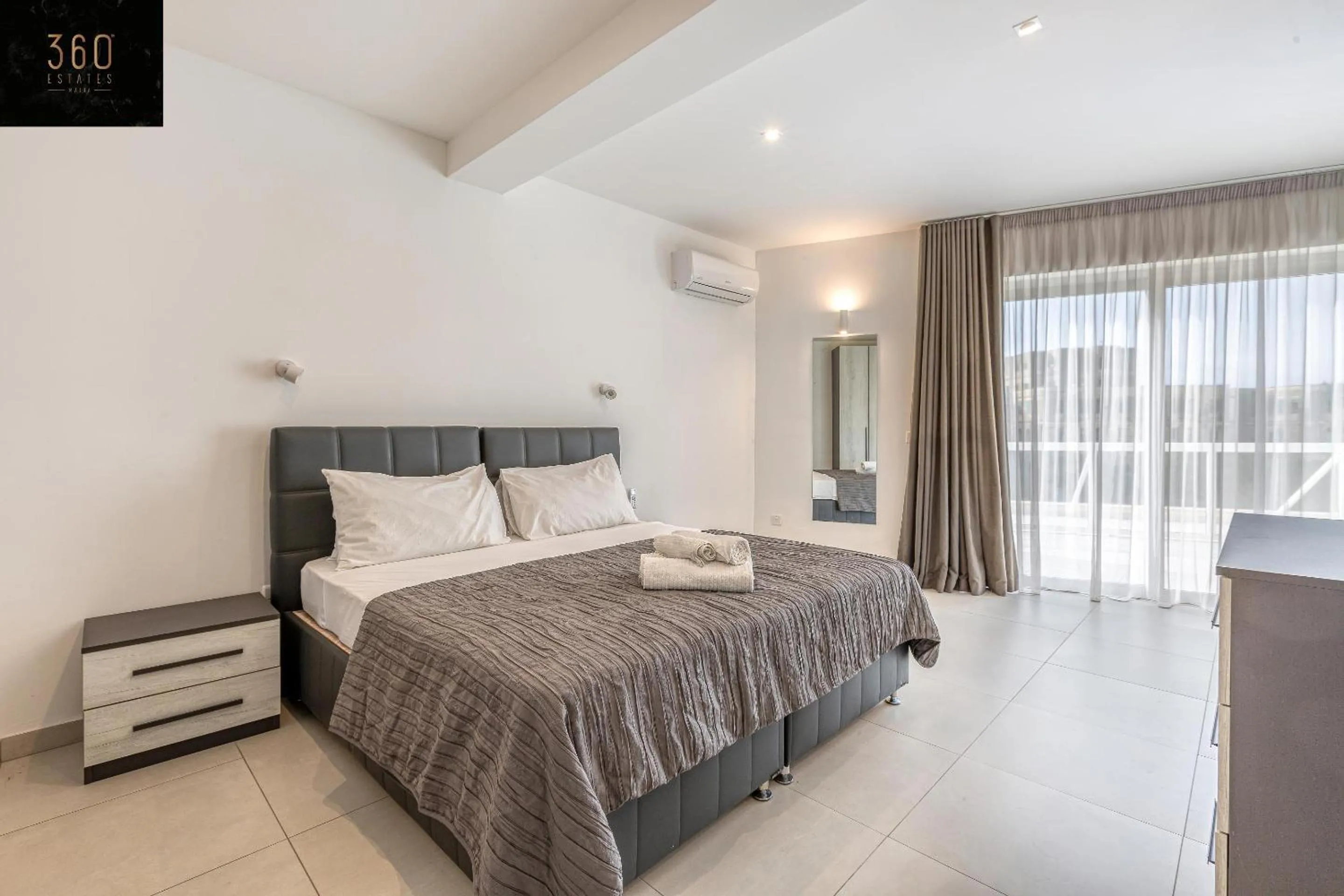 Bed in Stunning 2BR penthouse with harbour view & BBQ by 360 Estates
