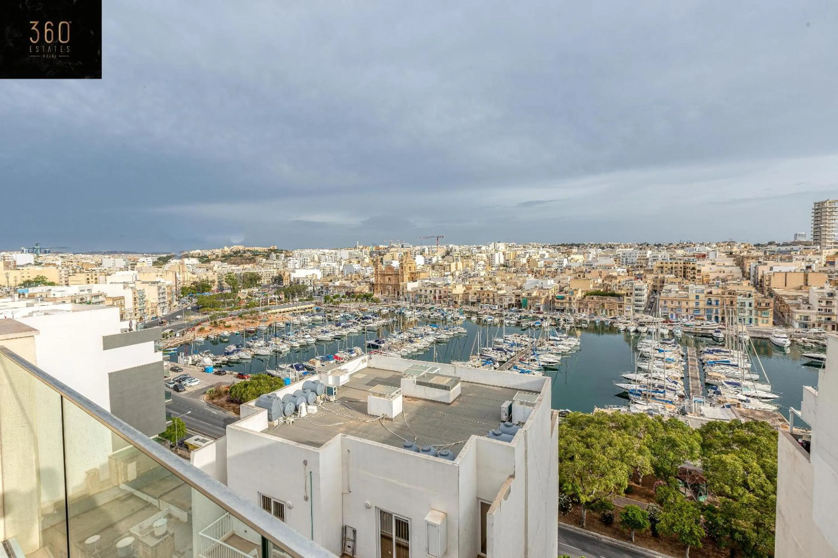 Property building in Stunning 2BR penthouse with harbour view & BBQ by 360 Estates