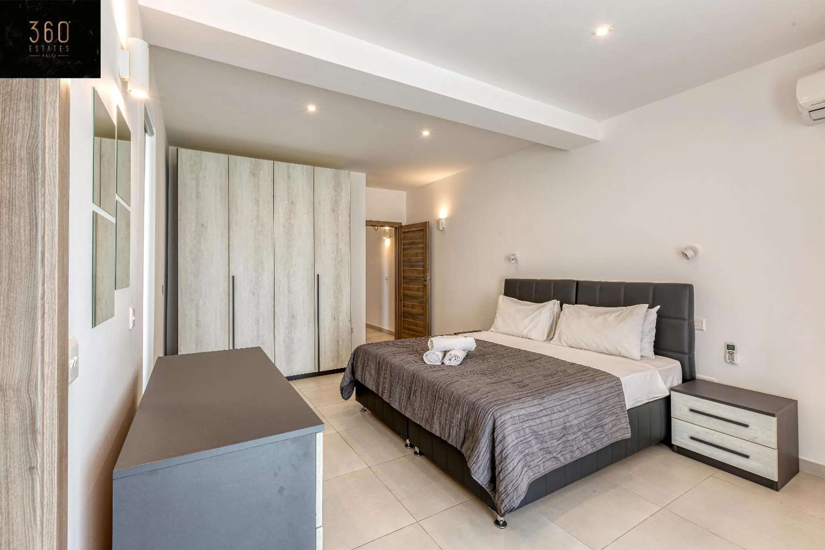 Bed in Stunning 2BR penthouse with harbour view & BBQ by 360 Estates