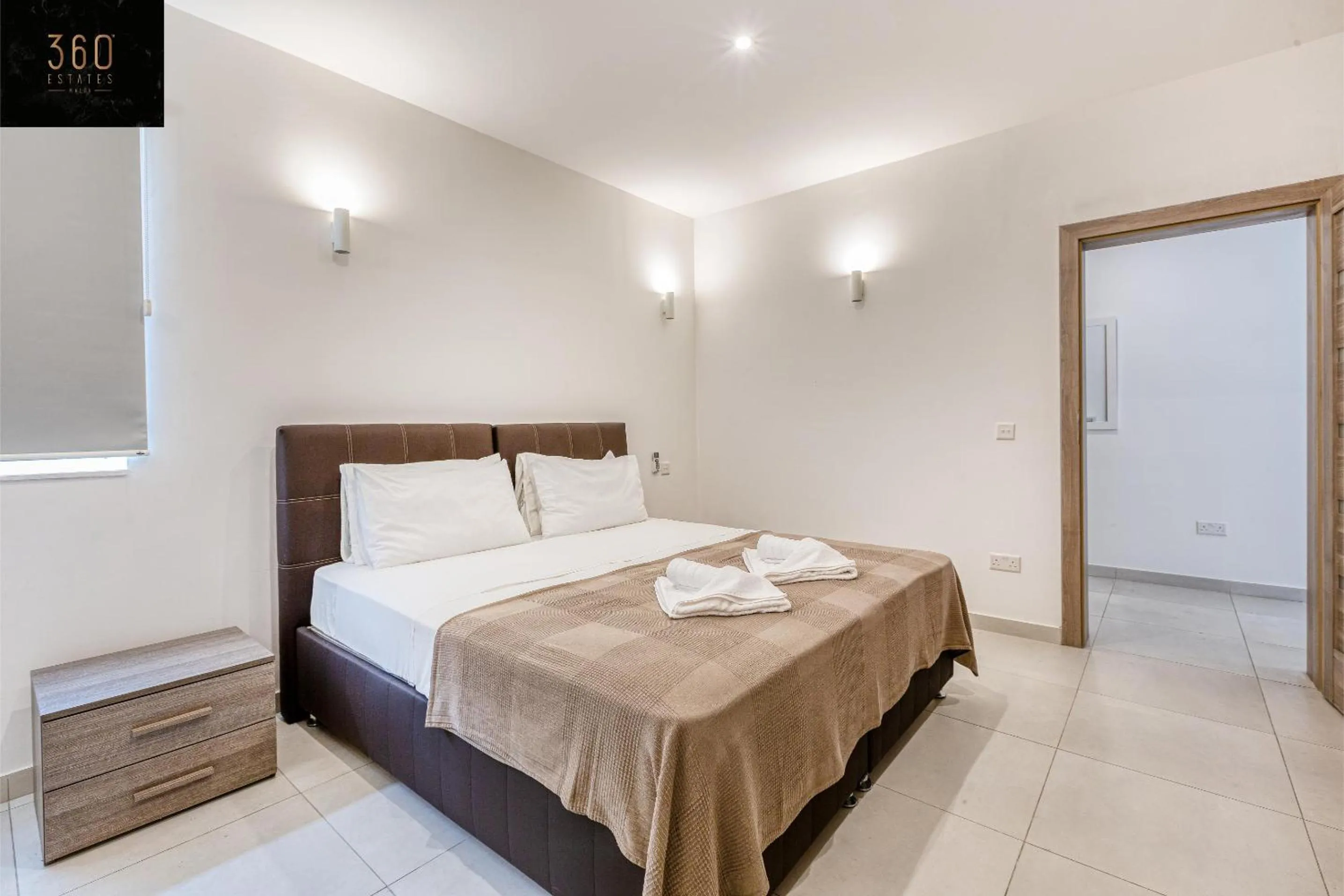 Bed in Stunning 2BR penthouse with harbour view & BBQ by 360 Estates