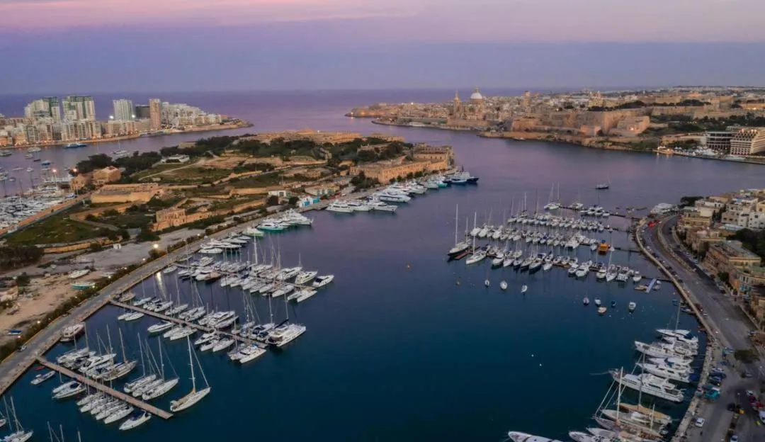 Day in Stunning 2BR penthouse with harbour view & BBQ by 360 Estates