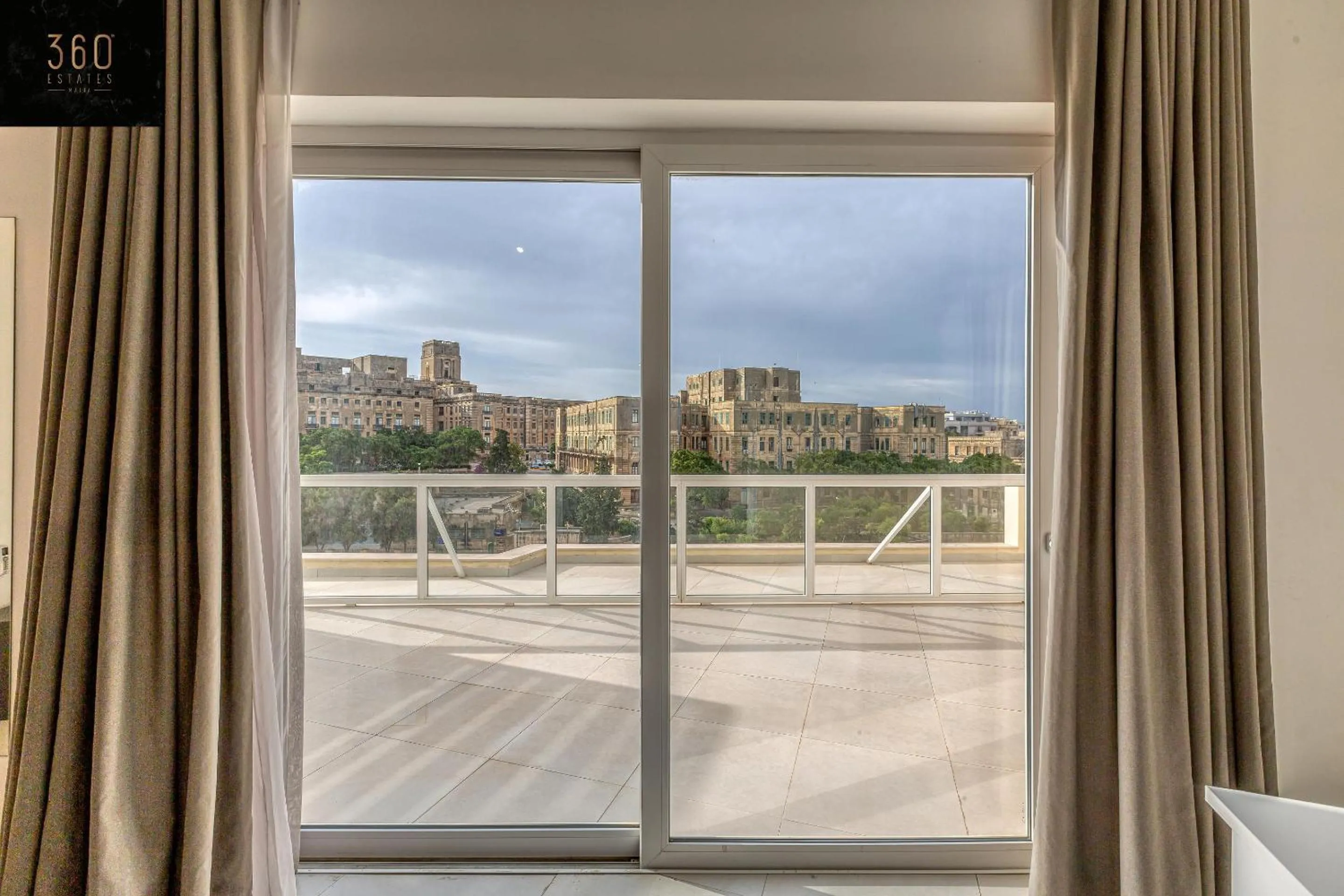 Patio in Stunning 2BR penthouse with harbour view & BBQ by 360 Estates