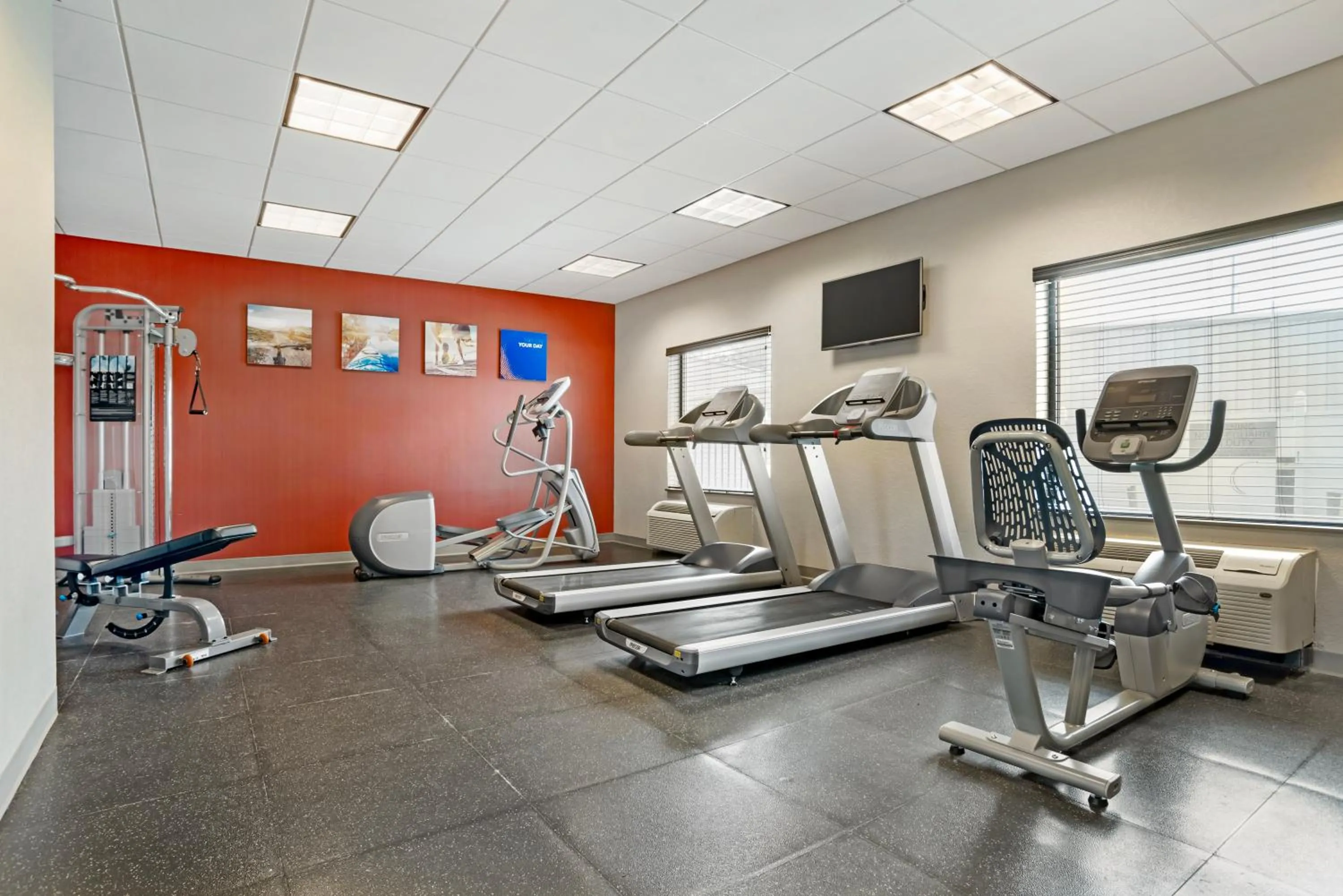 Fitness centre/facilities in Comfort Inn & Suites