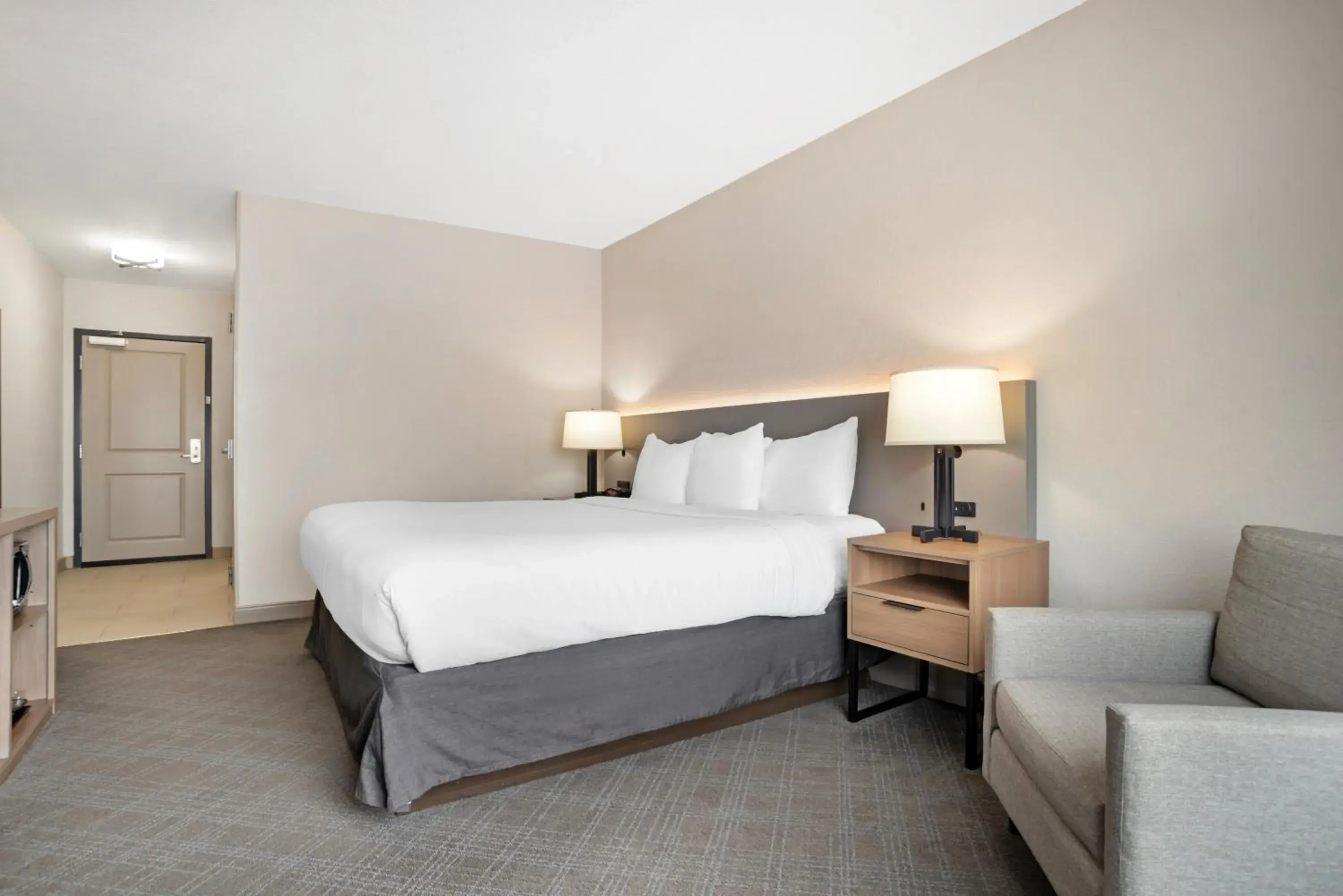 Bedroom, Bed in Comfort Inn & Suites Bedroom, Bed in Comfort Inn & Suites