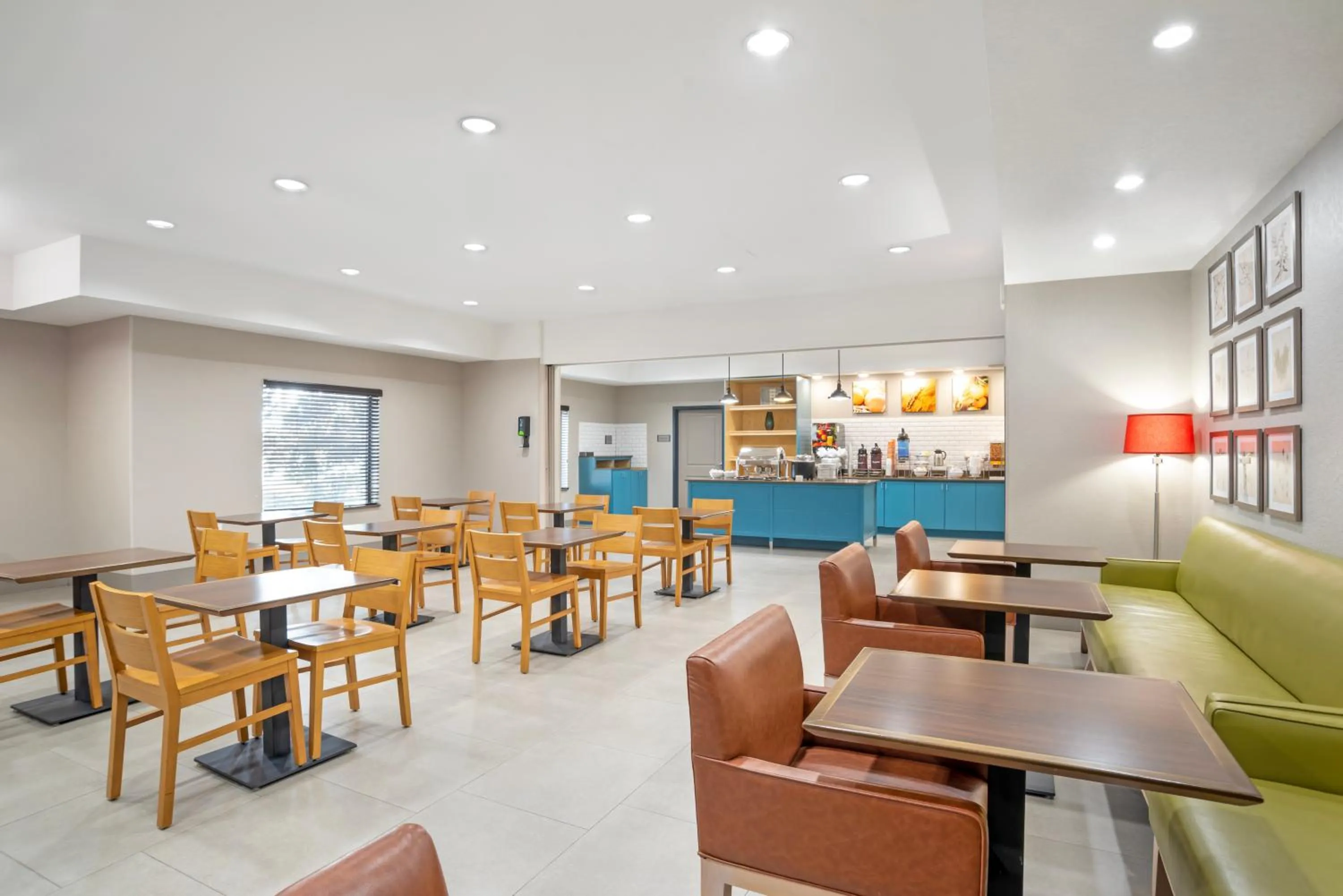 Breakfast in Comfort Inn & Suites