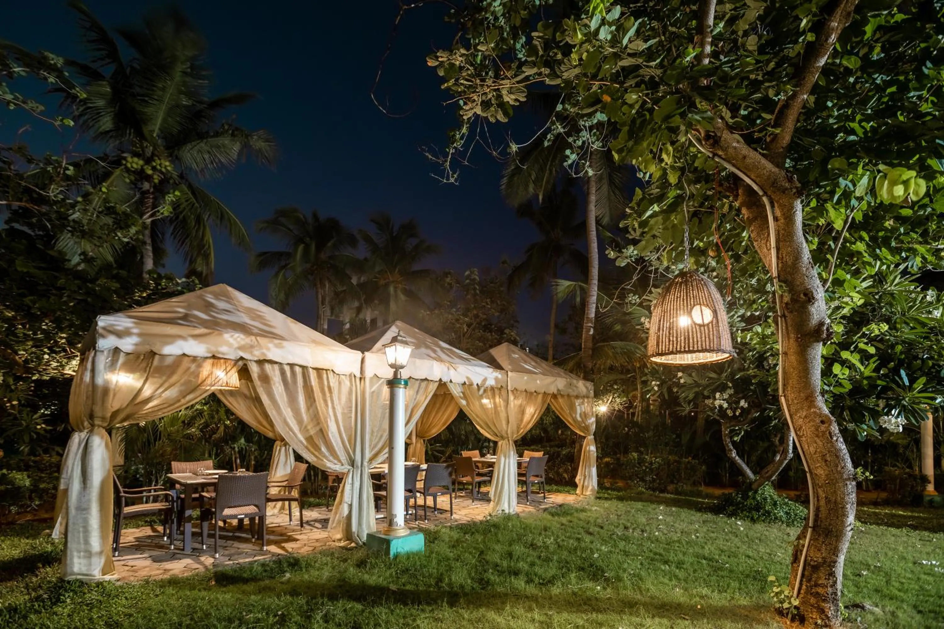 Restaurant/places to eat in Green Meadows Resort