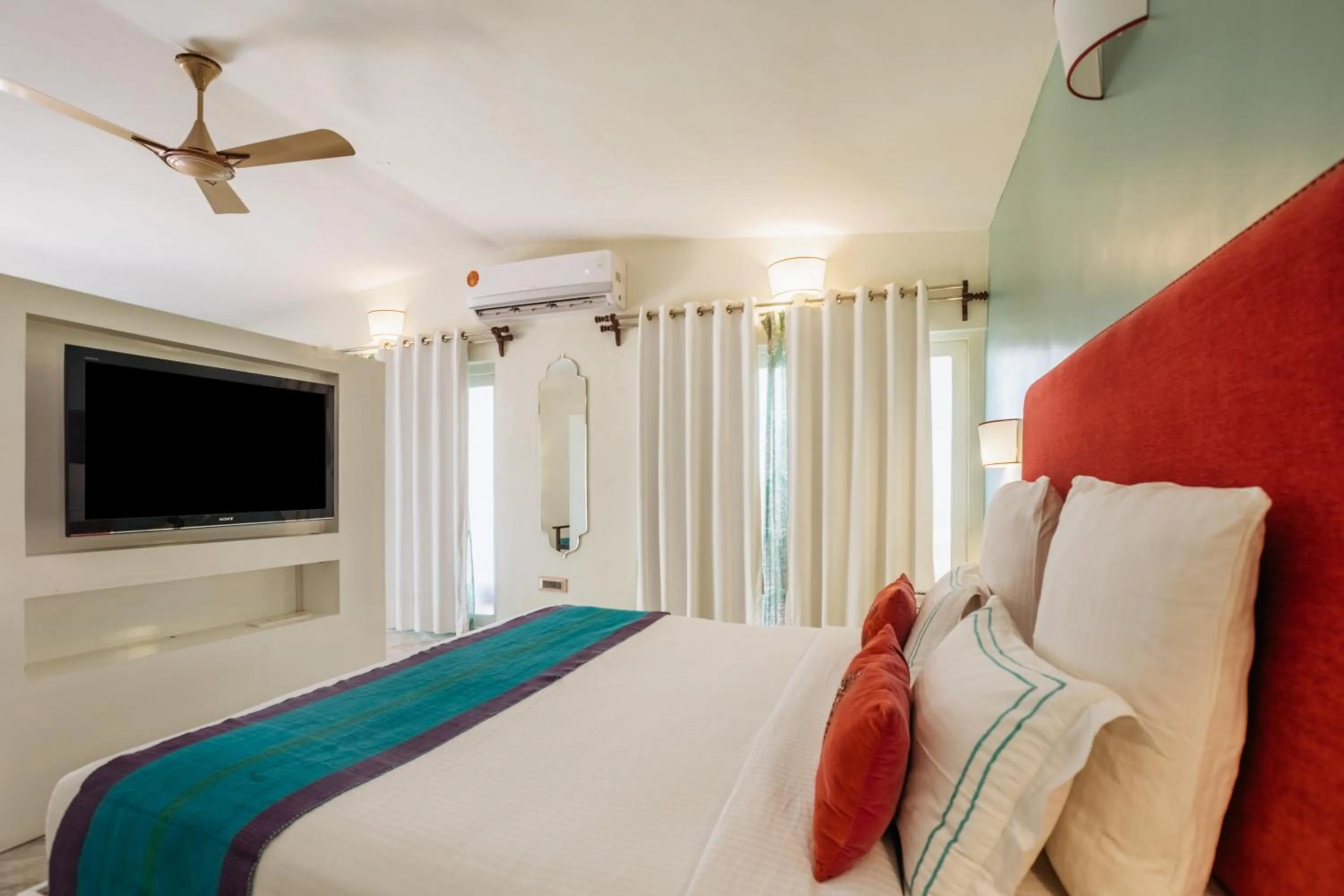 Photo of the whole room, Bed in Green Meadows Resort