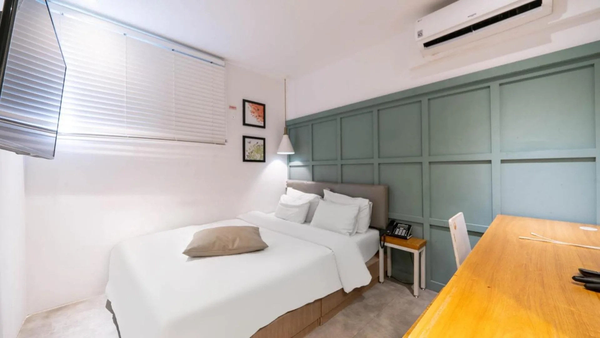 Bedroom, Bed in NU Hotel