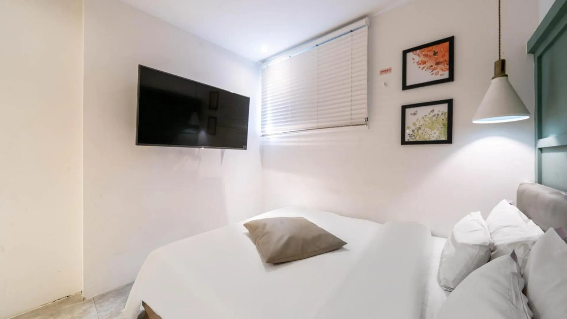 Bedroom, Bed in NU Hotel