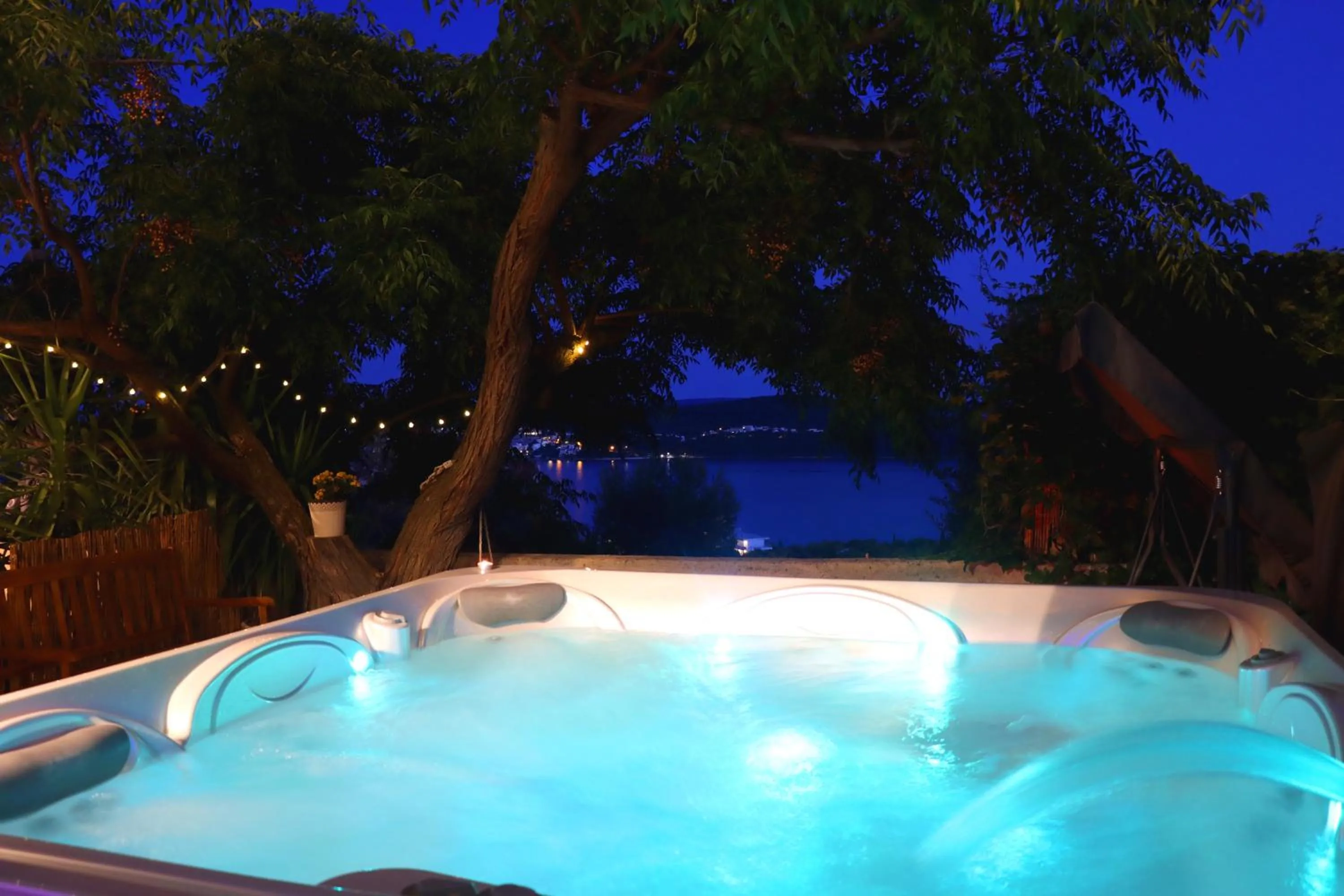 Hot Spring Bath in Apartment Elza
