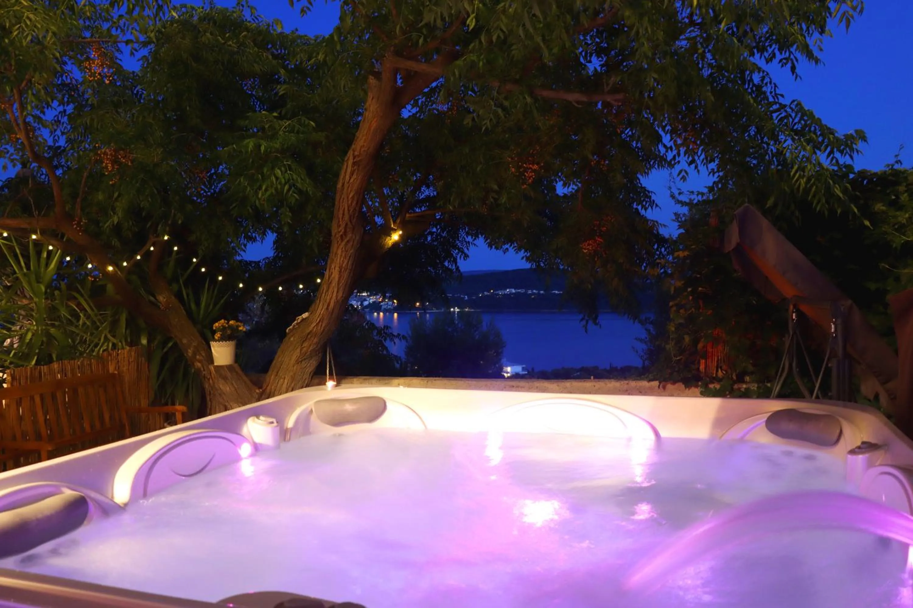 Hot Spring Bath in Apartment Elza