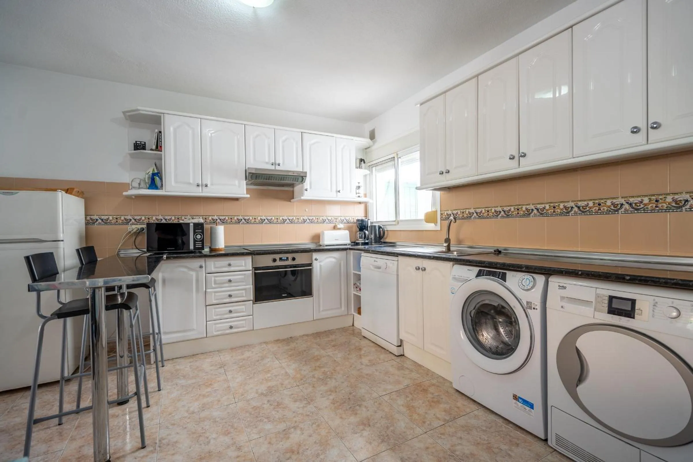 Seaside 3 bedroom Condo 50m beach in Costa del Sol