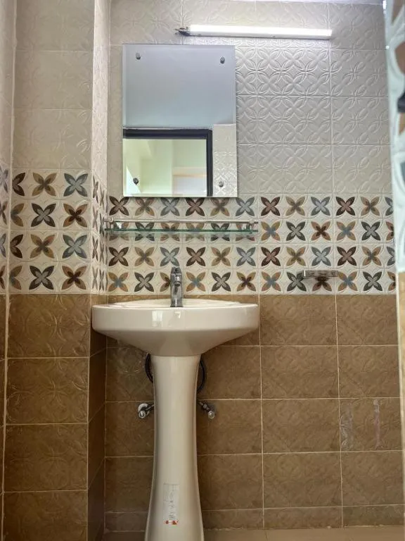 Royal Living Hotel & Suites