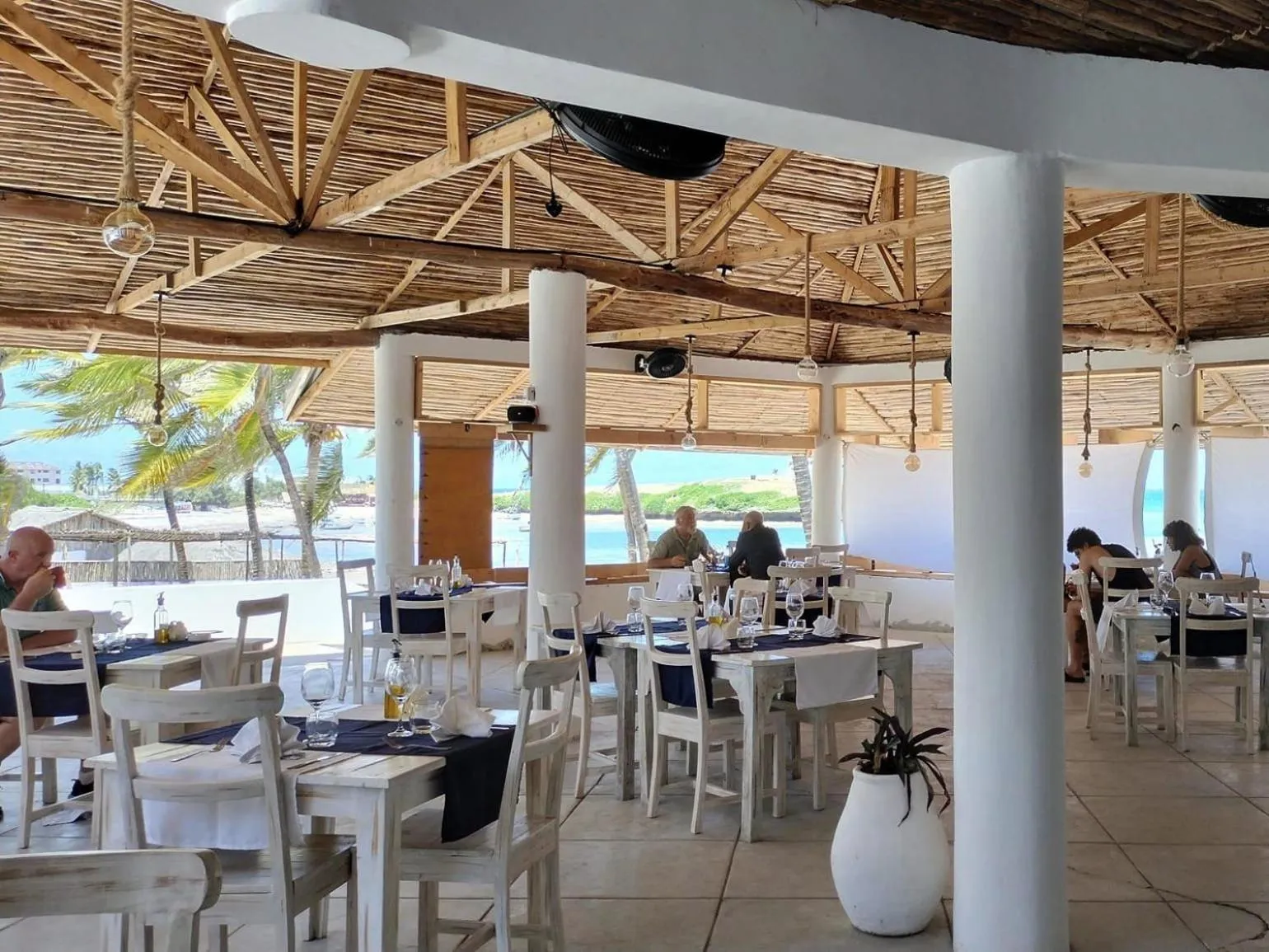 Restaurant/places to eat in Lily Palm Resort
