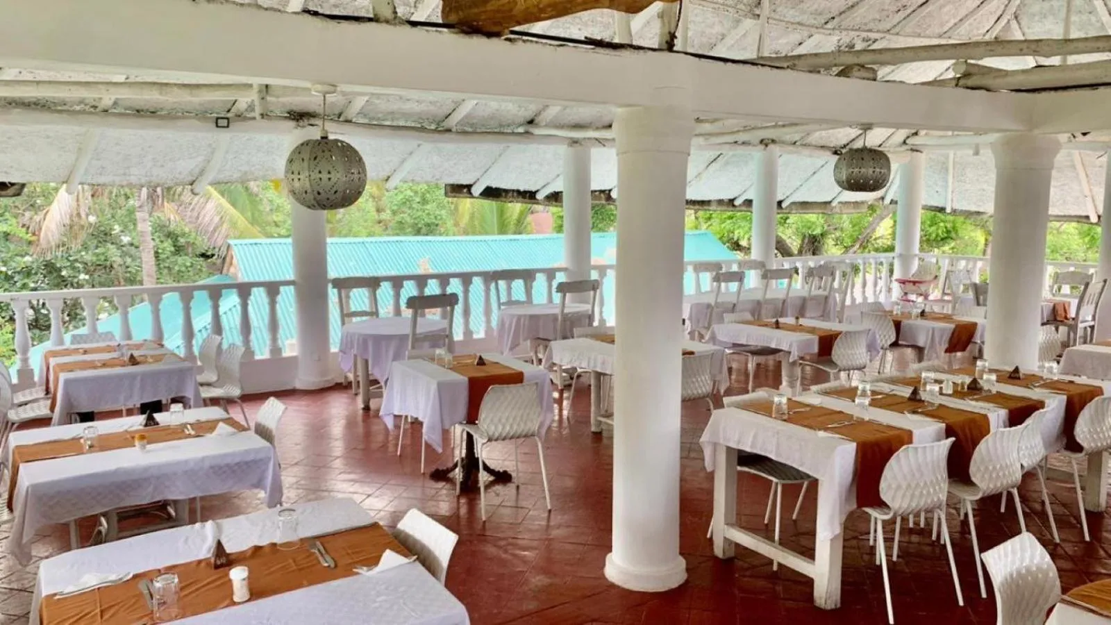 Restaurant/places to eat in Lily Palm Resort