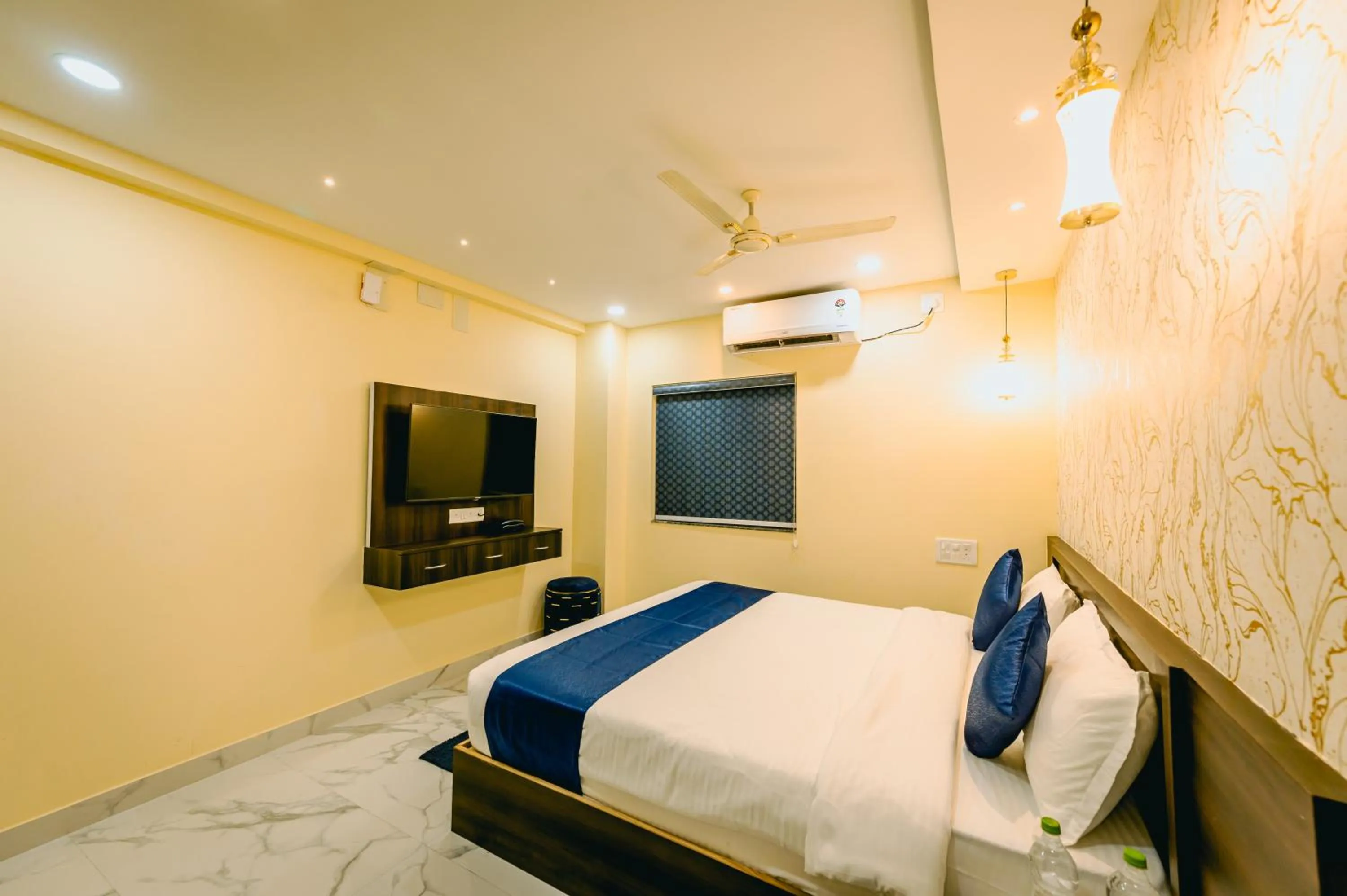 Bedroom, Bed in Livotel Premium Hotel