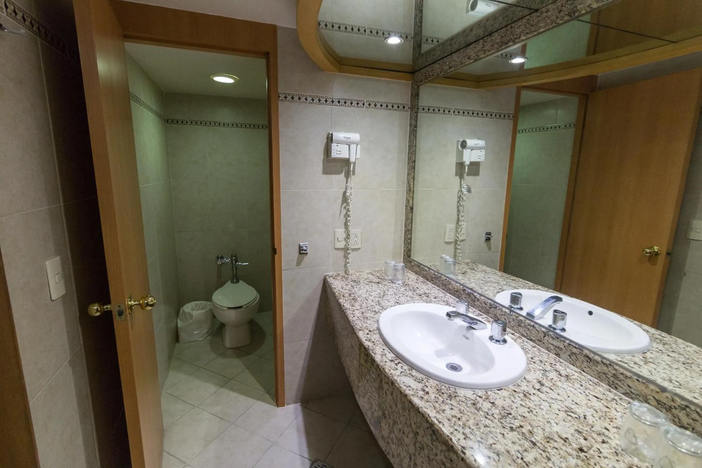 Bathroom in Hotel Atlante