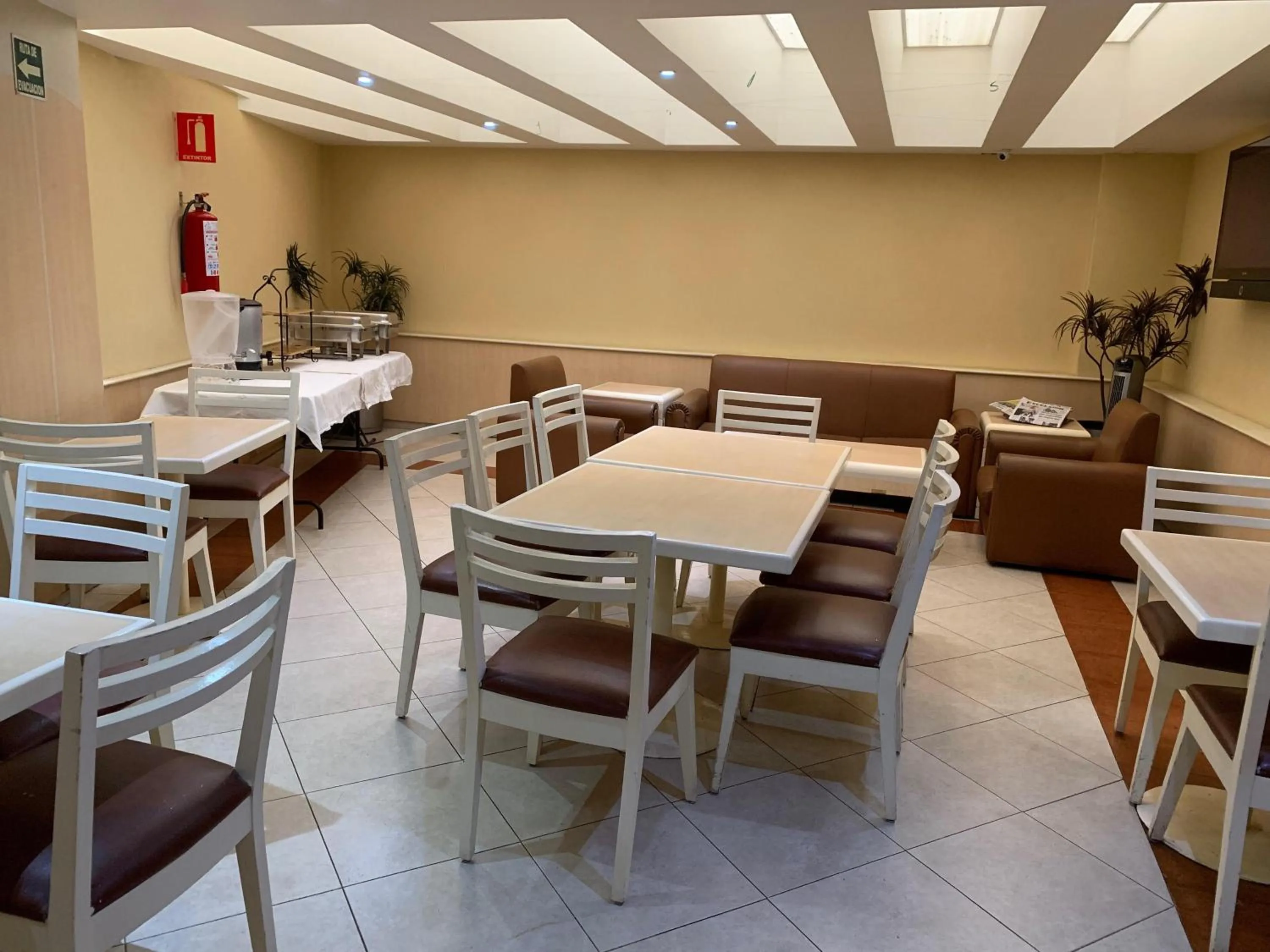 Restaurant/places to eat in Hotel Atlante