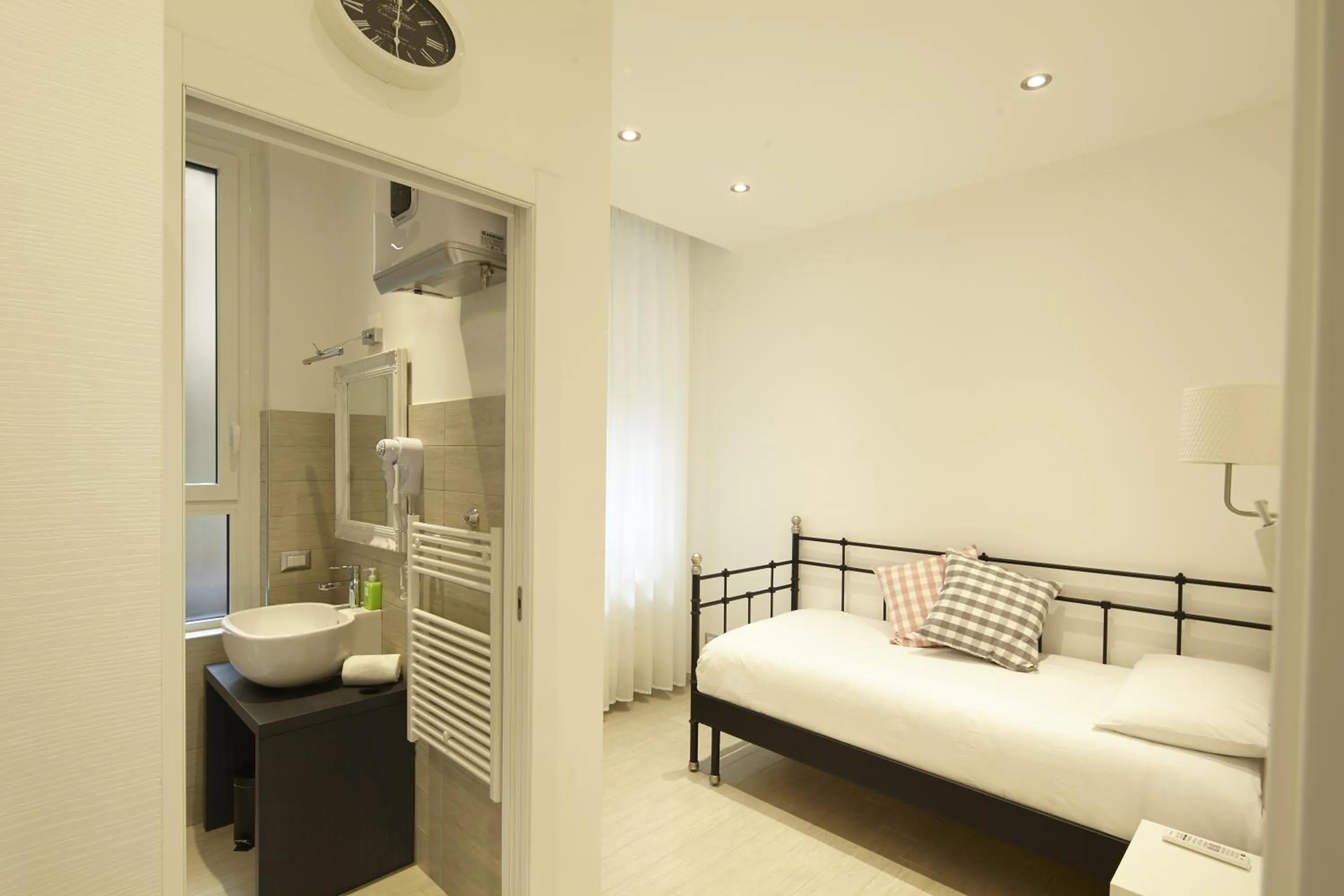 Photo of the whole room, Bed in Affittacamere Arosio