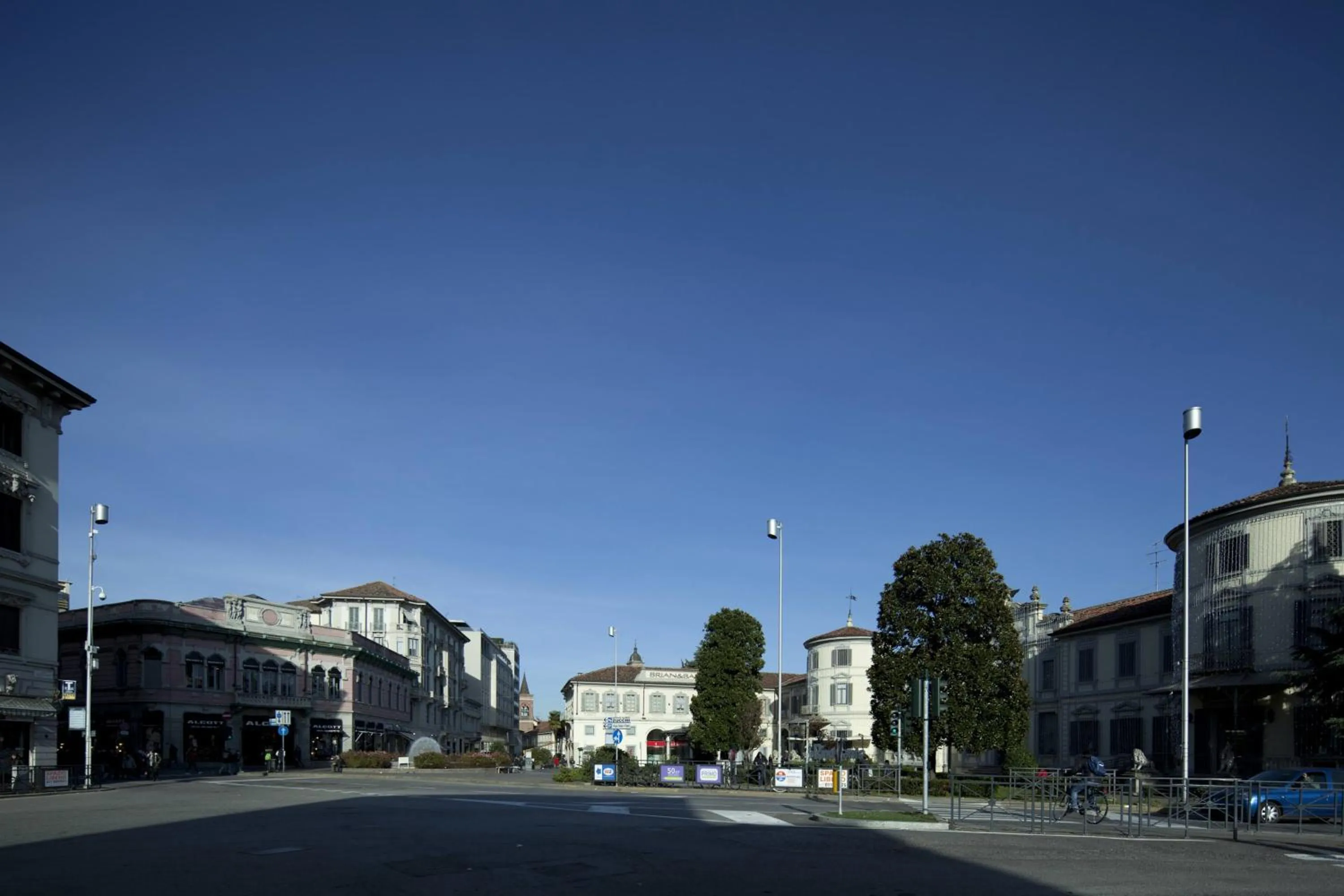Shopping Area in Affittacamere Arosio