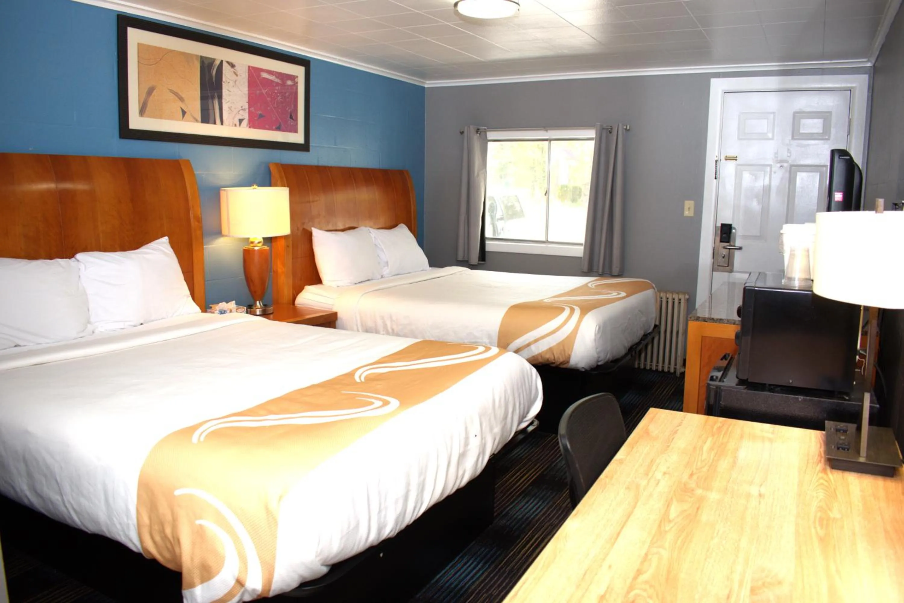 Bed in Pilgrim Inn & Cottages