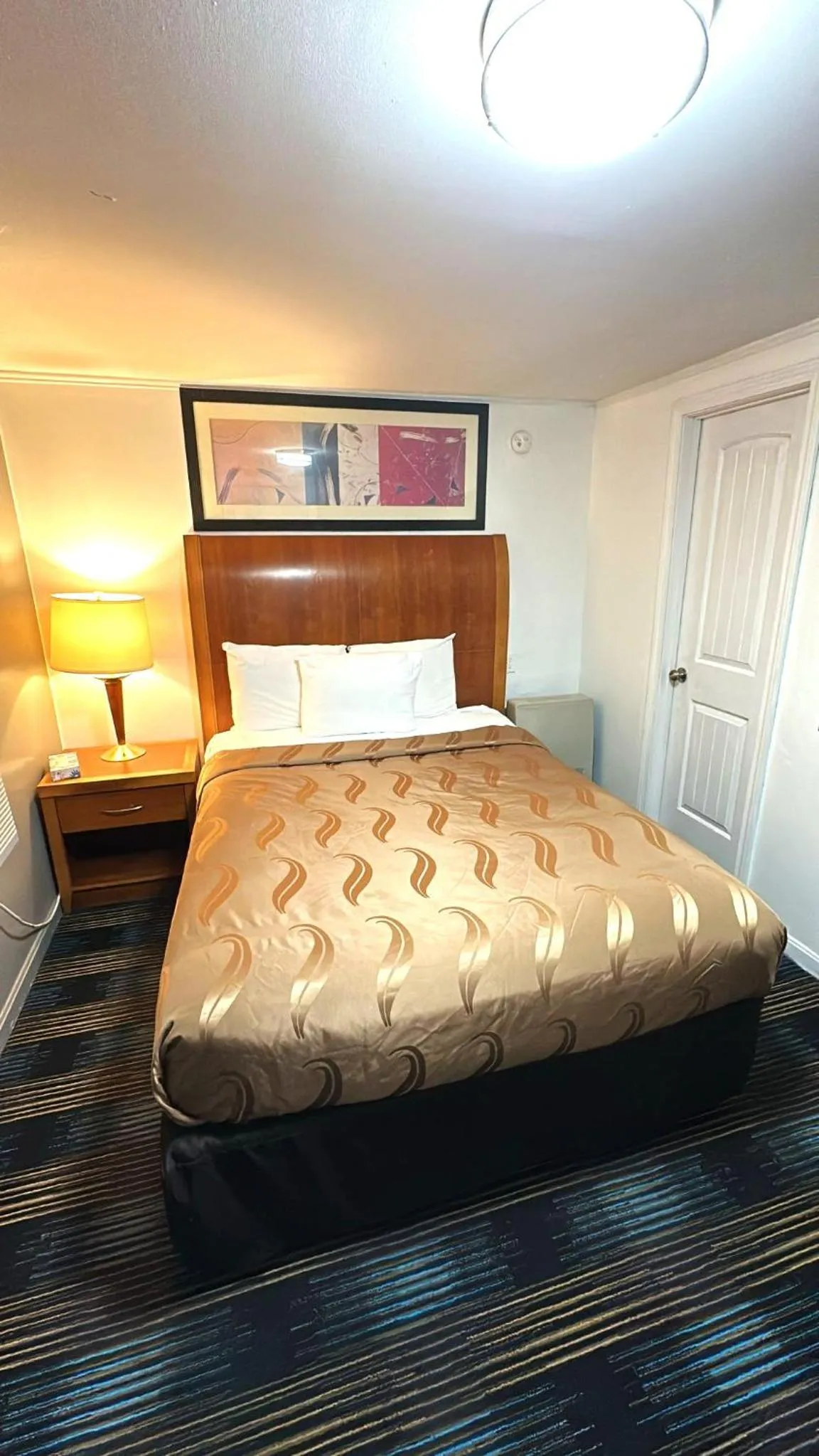 Bed in Pilgrim Inn & Cottages