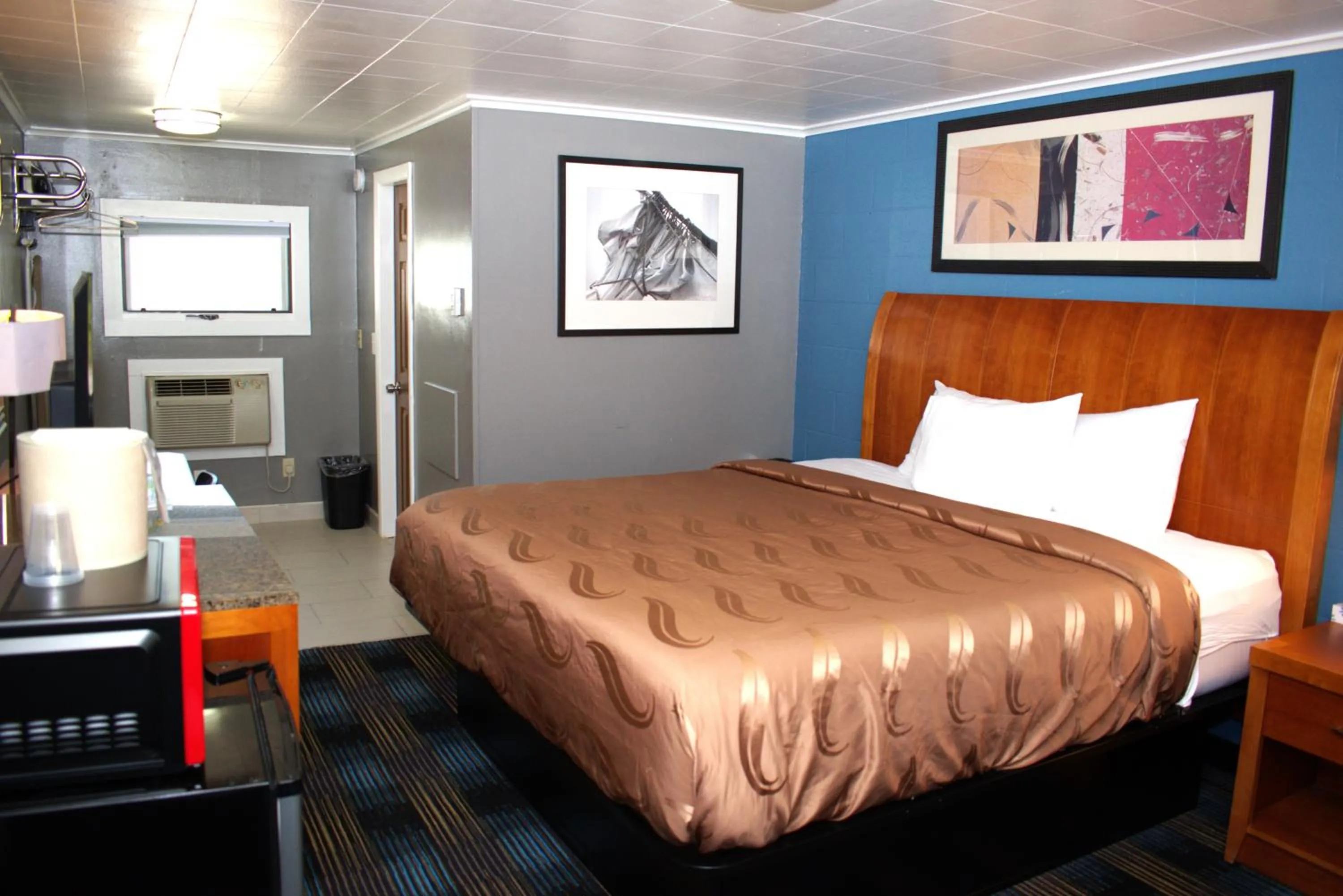 Bed in Pilgrim Inn & Cottages