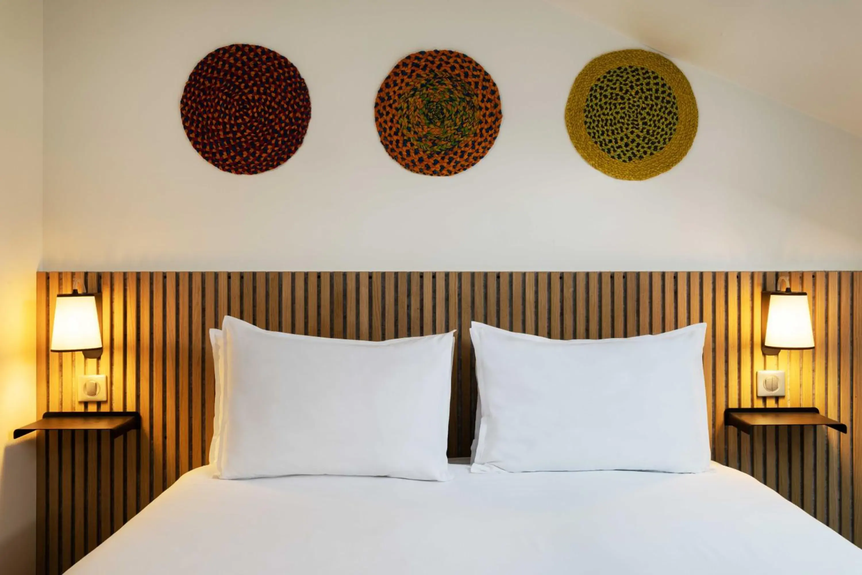 Photo of the whole room, Bed in Hôtel Korner Châtelet Photo of the whole room, Bed in Hôtel Korner Châtelet