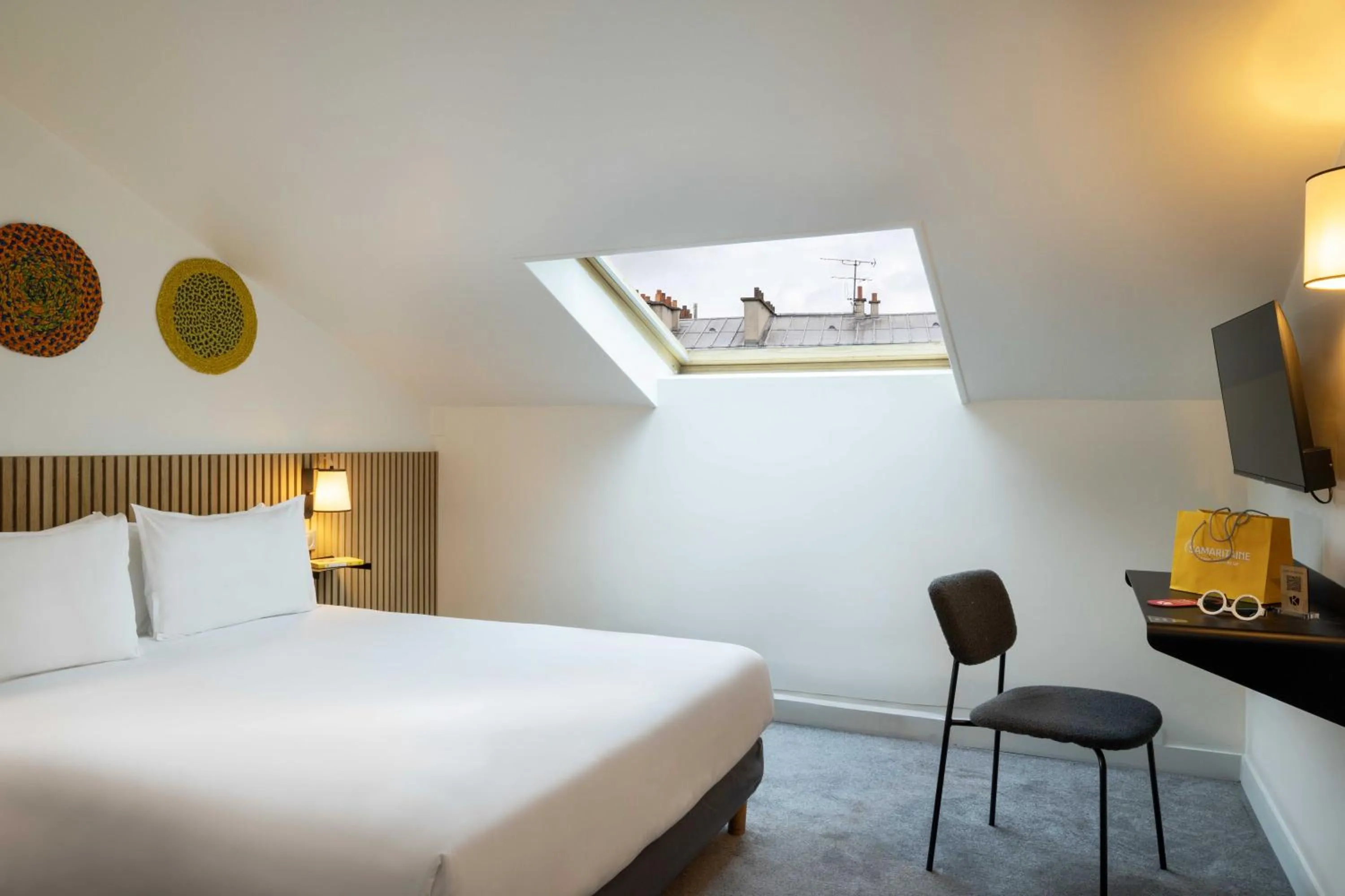 Bedroom, Bed in Hôtel Korner Châtelet