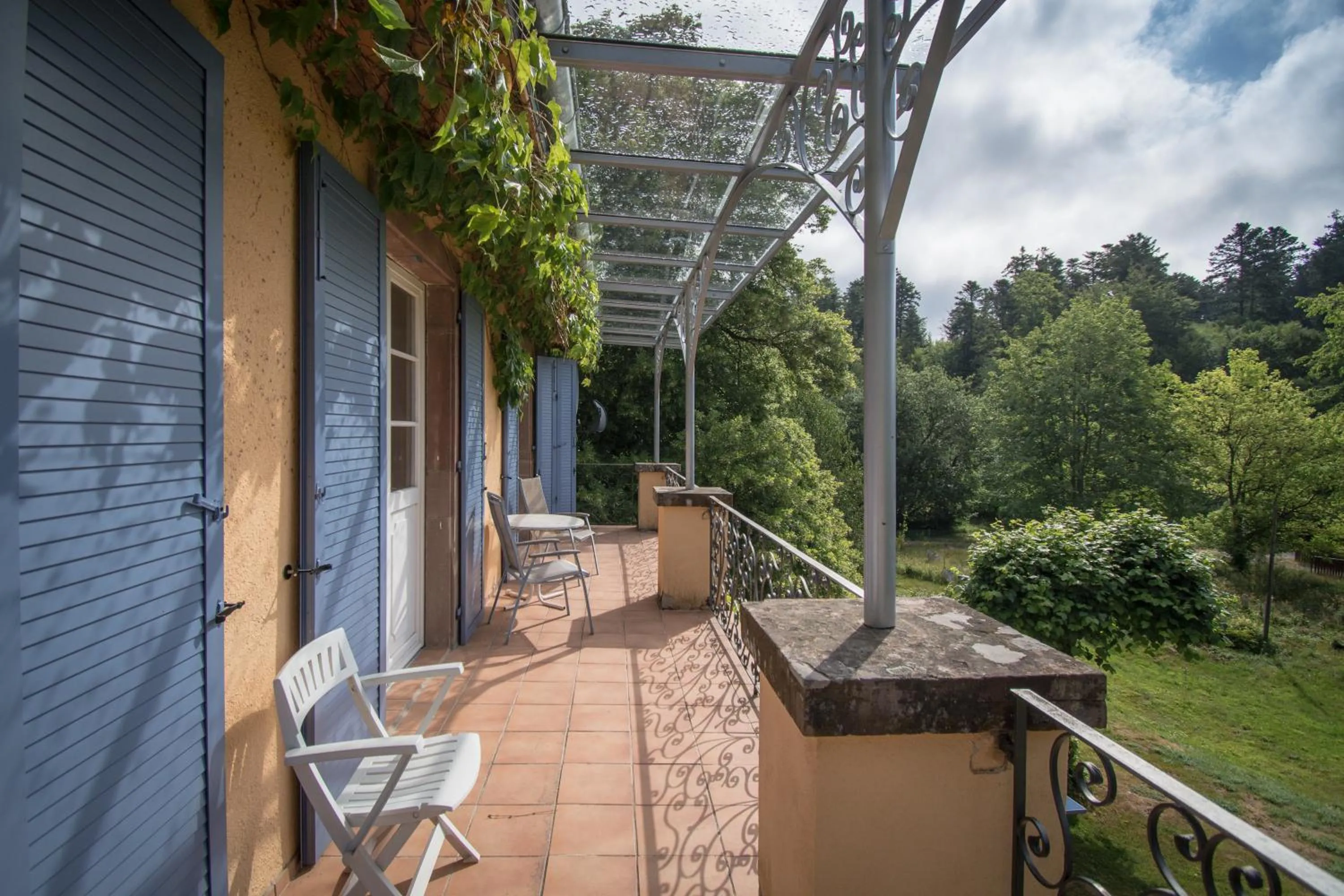 Patio in Villa Louisental - Gruppenunterkunft für Selbstversorger