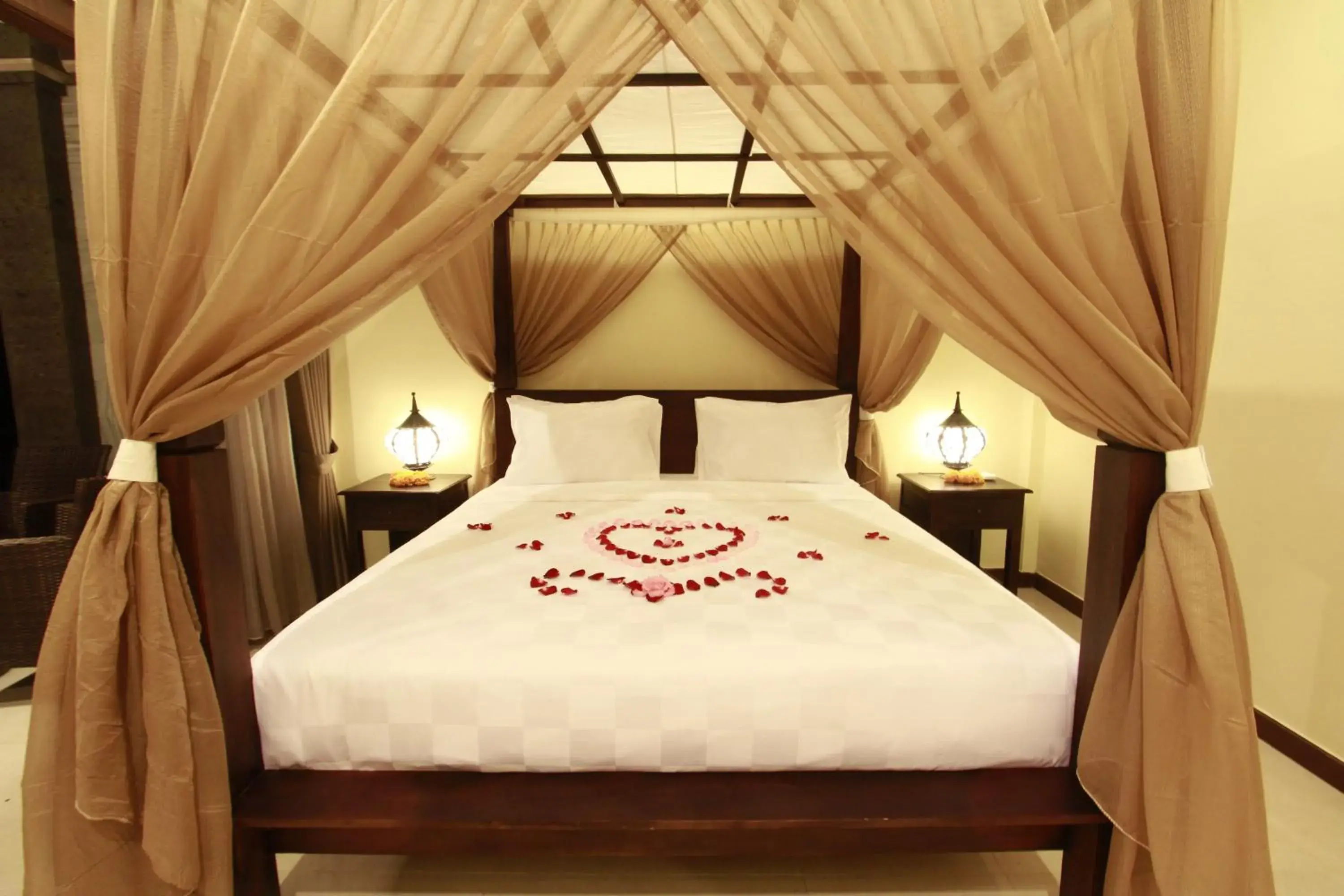 Deluxe Room with Pool View in Pekak Mangku Guest House Deluxe Room with Pool View in Pekak Mangku Guest House