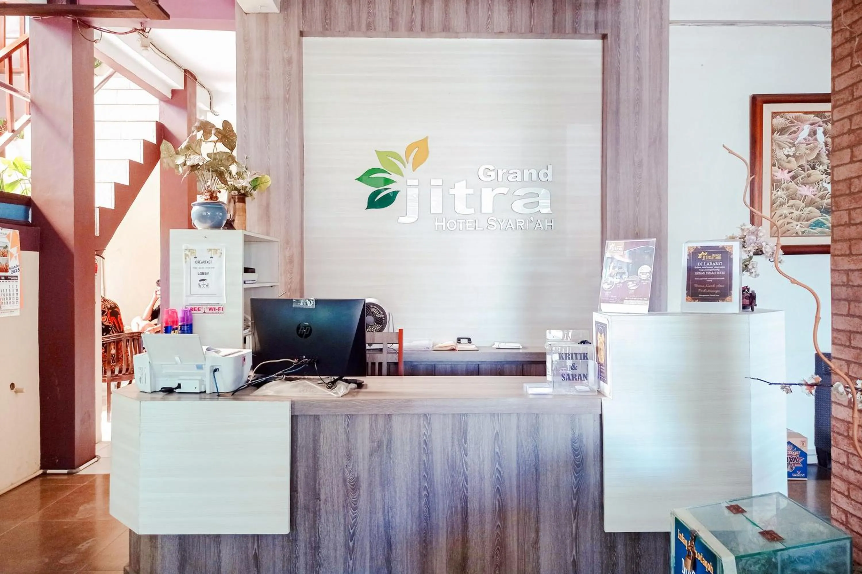 Lobby or reception in Sans Hotel Grand Jitra Syariah Bengkulu
