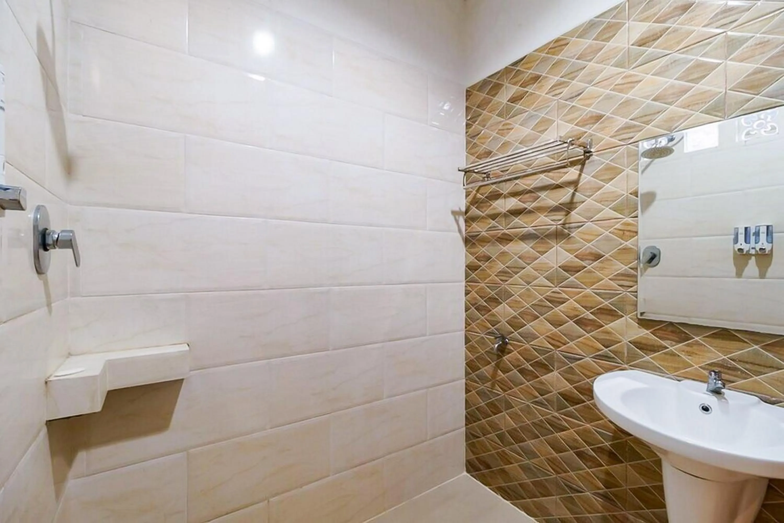 Bathroom in Sans Hotel Grand Jitra Syariah Bengkulu