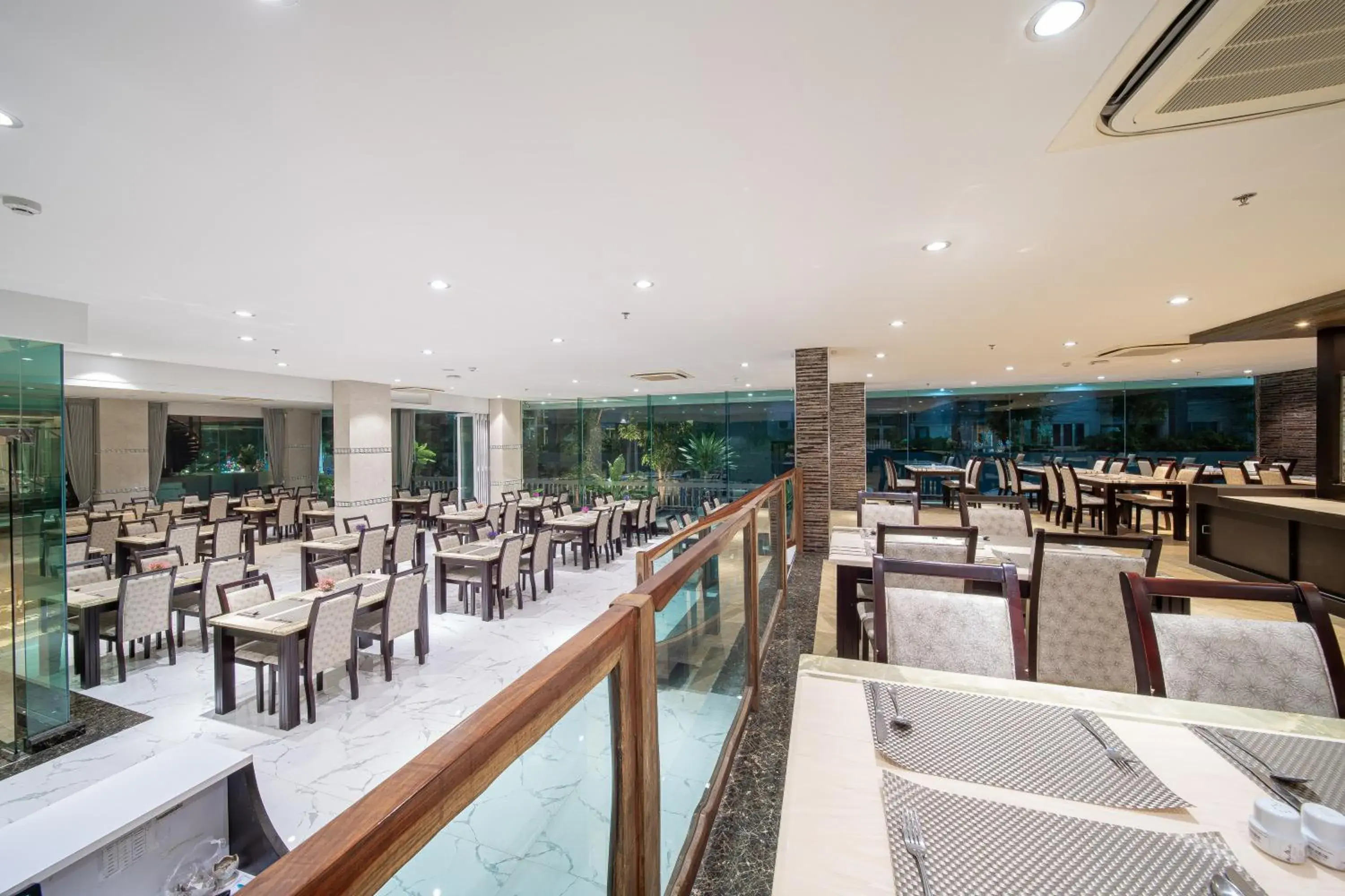 Restaurant/places to eat in Royal Prince Resort Pattaya Restaurant/places to eat in Royal Prince Resort Pattaya