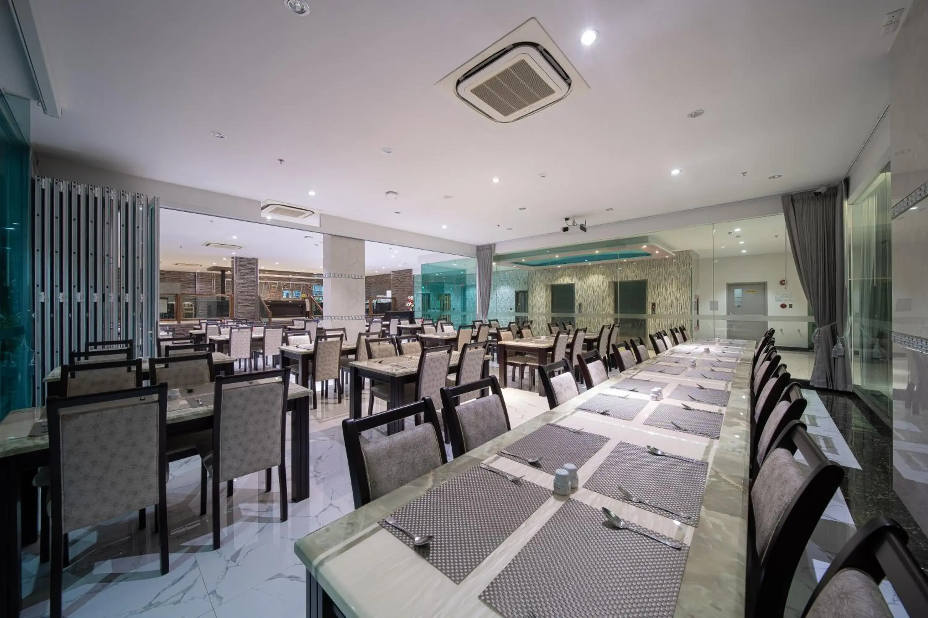 Restaurant/places to eat in Royal Prince Resort Pattaya Restaurant/places to eat in Royal Prince Resort Pattaya
