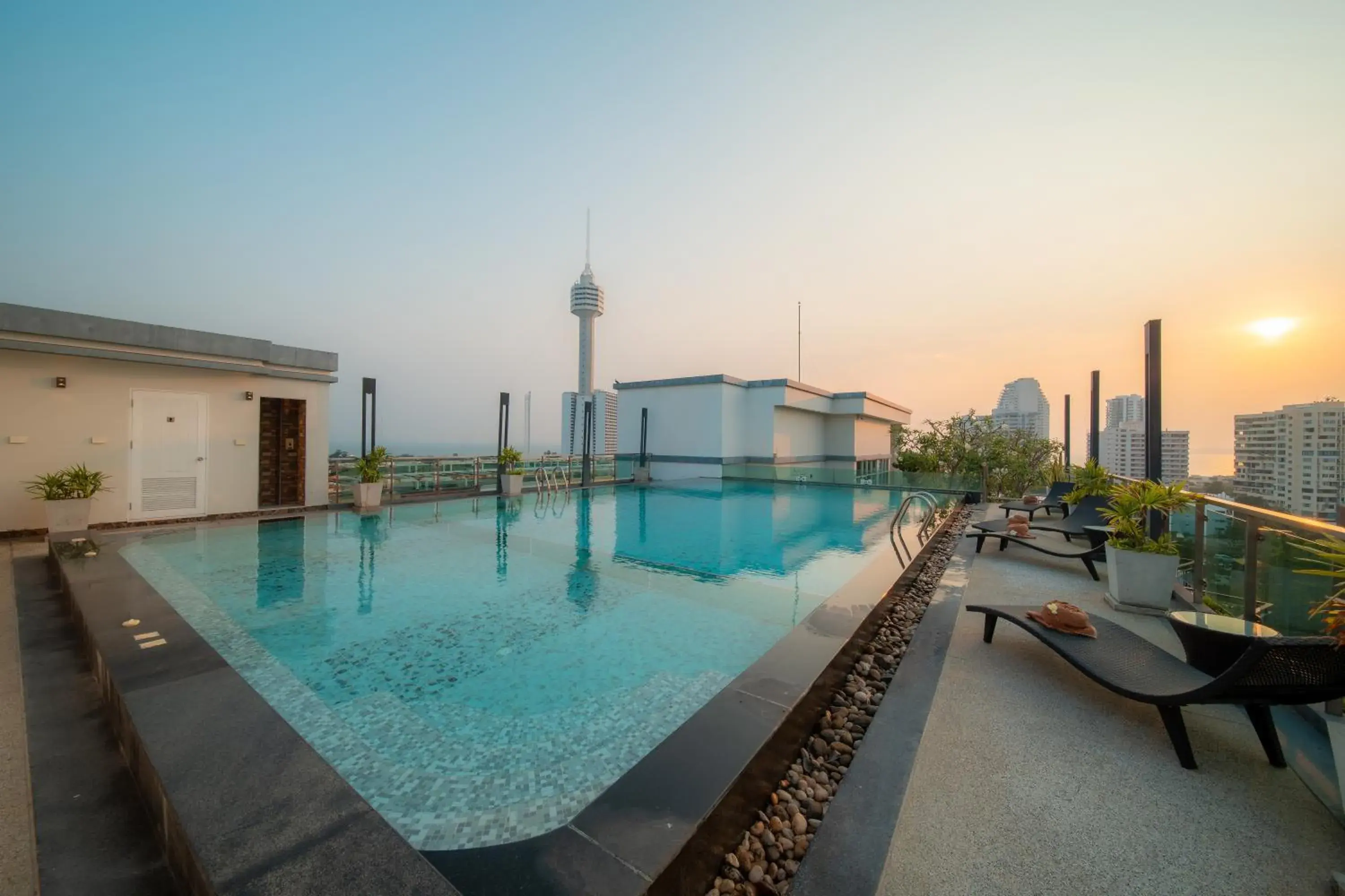 Swimming pool in Royal Prince Resort Pattaya Swimming pool in Royal Prince Resort Pattaya