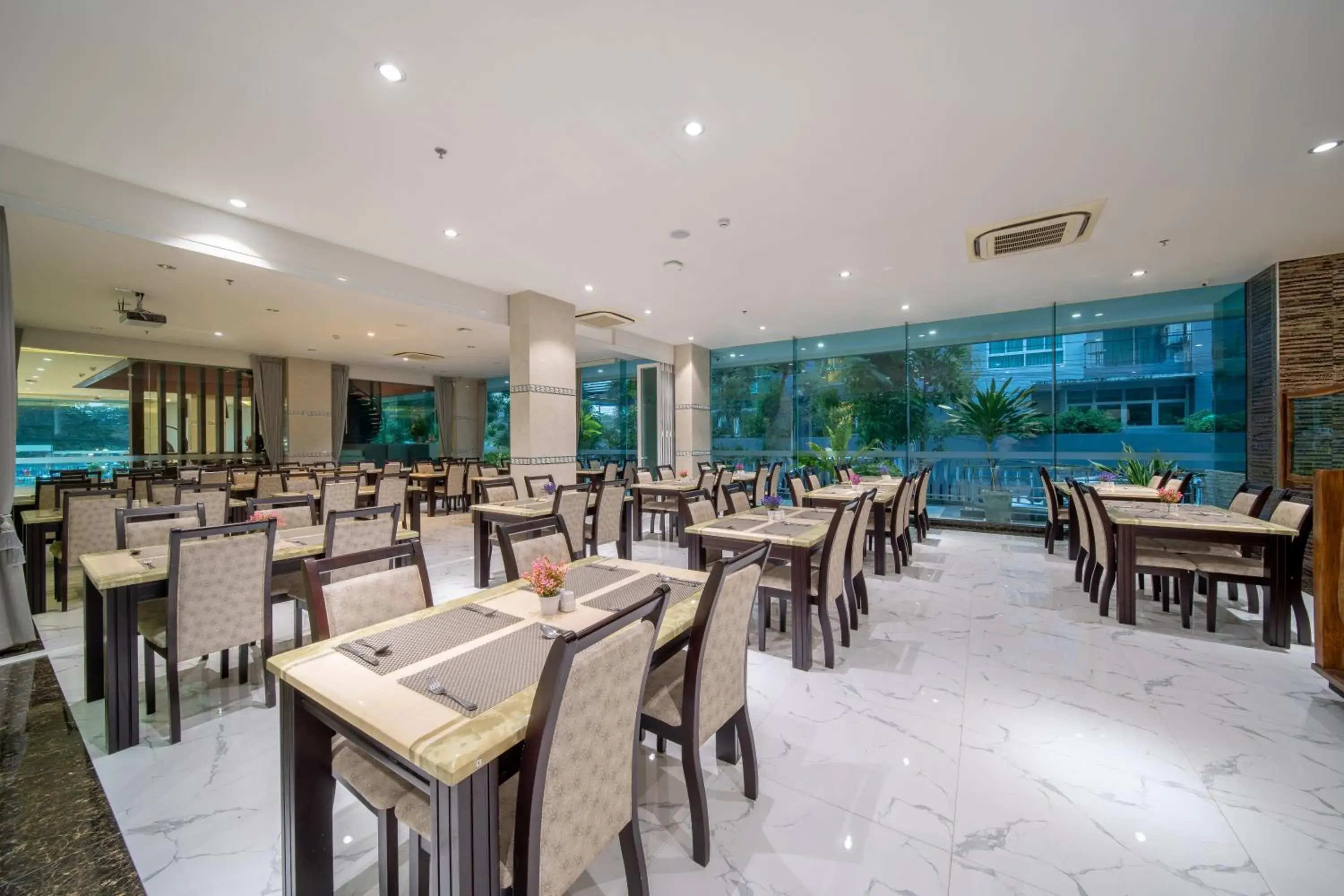 Restaurant/places to eat in Royal Prince Resort Pattaya Restaurant/places to eat in Royal Prince Resort Pattaya