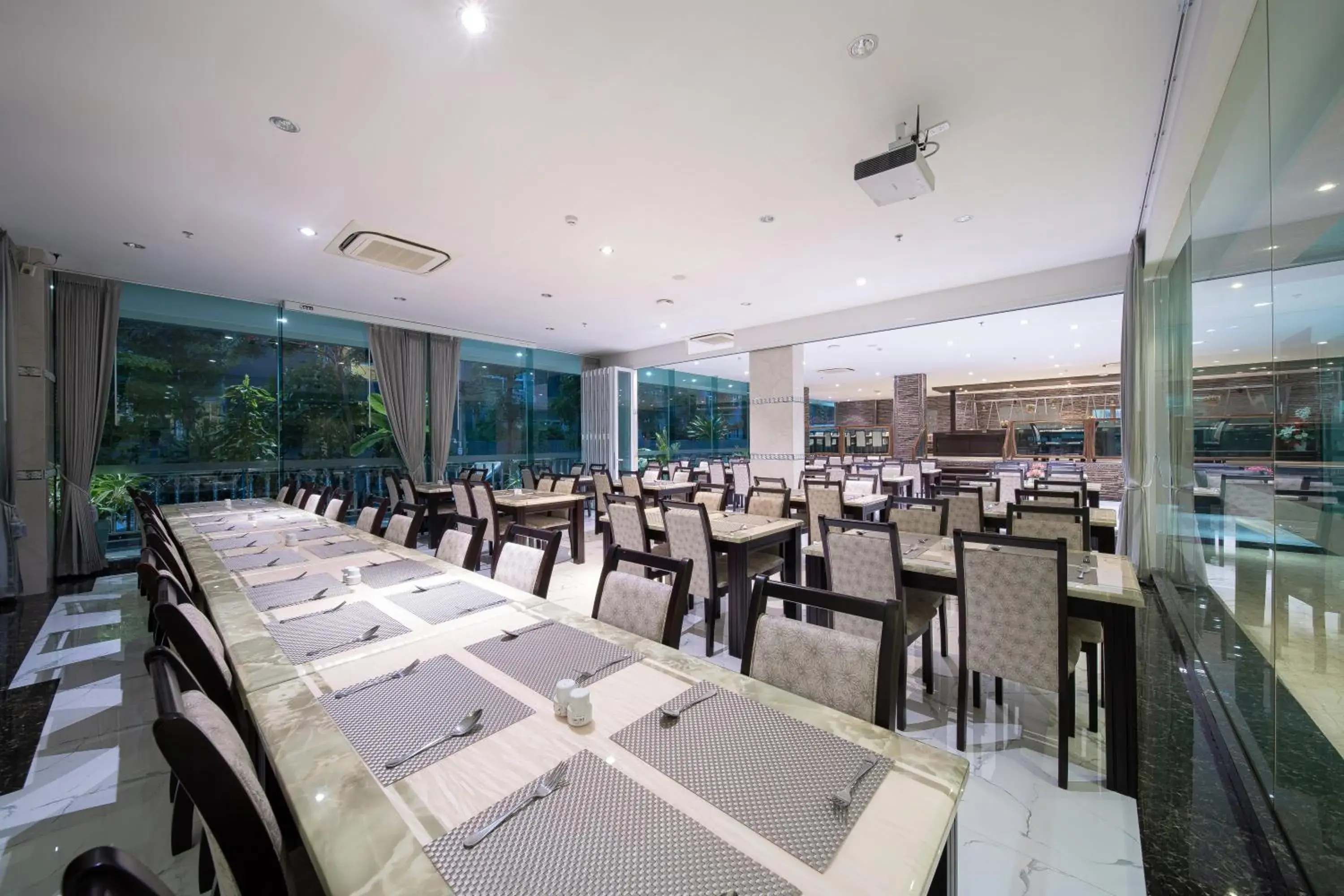 Restaurant/places to eat in Royal Prince Resort Pattaya Restaurant/places to eat in Royal Prince Resort Pattaya